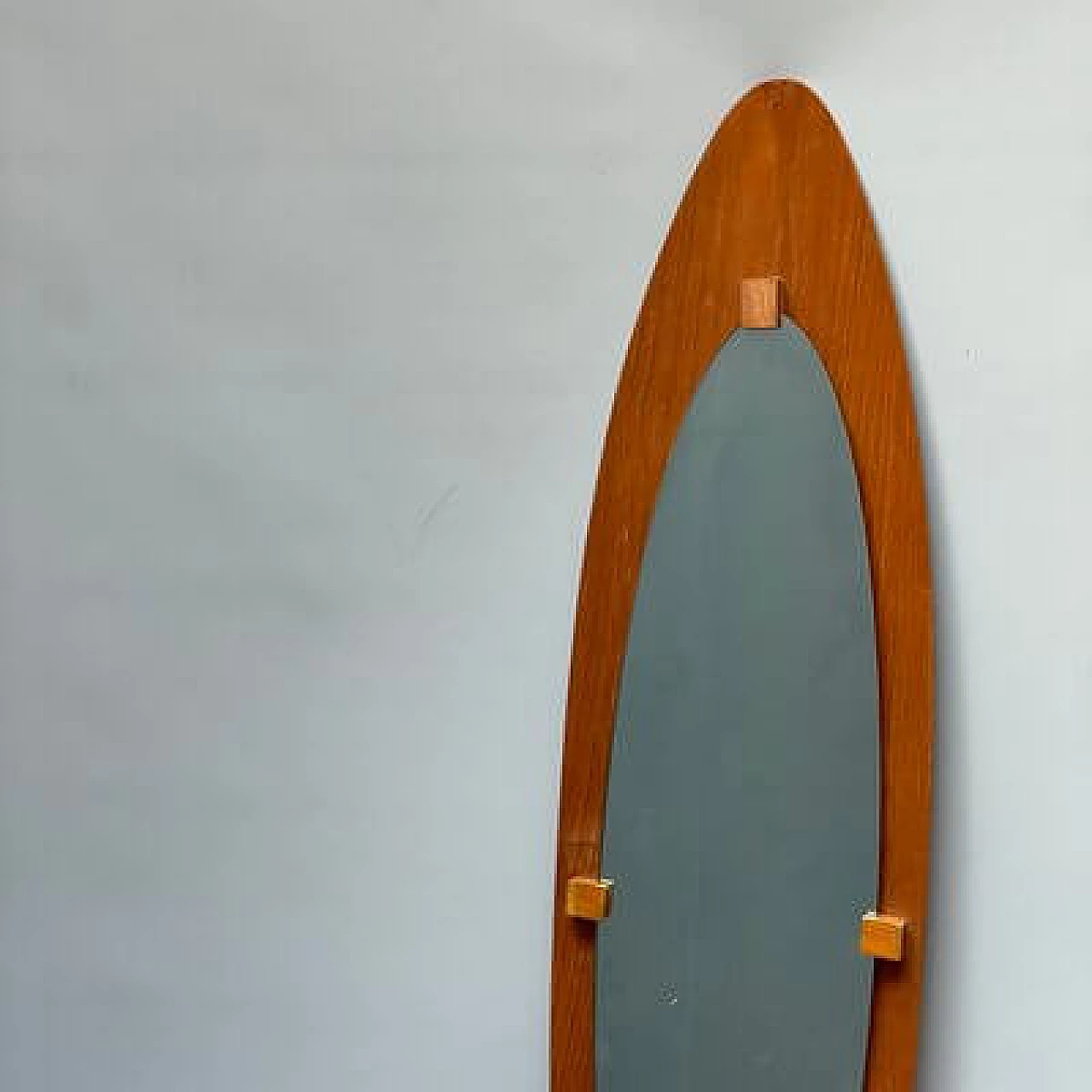 Specchio ovale con cornice in legno, anni '50 3