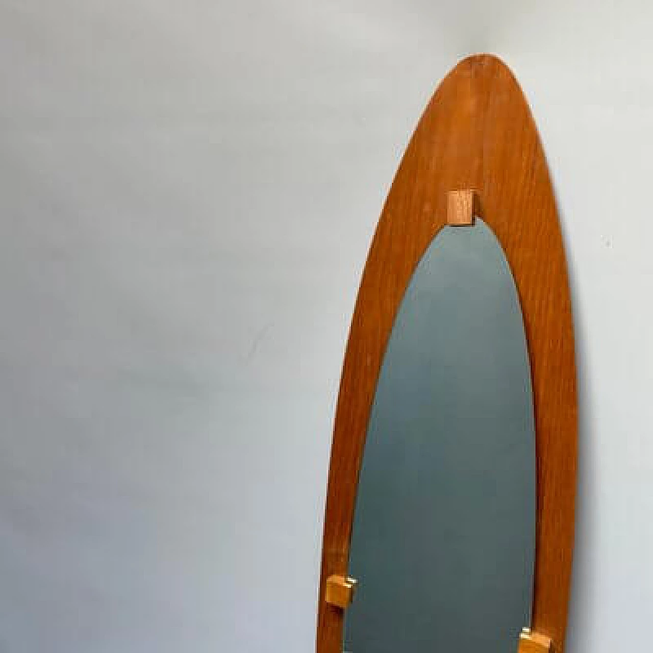 Specchio ovale con cornice in legno, anni '50 5