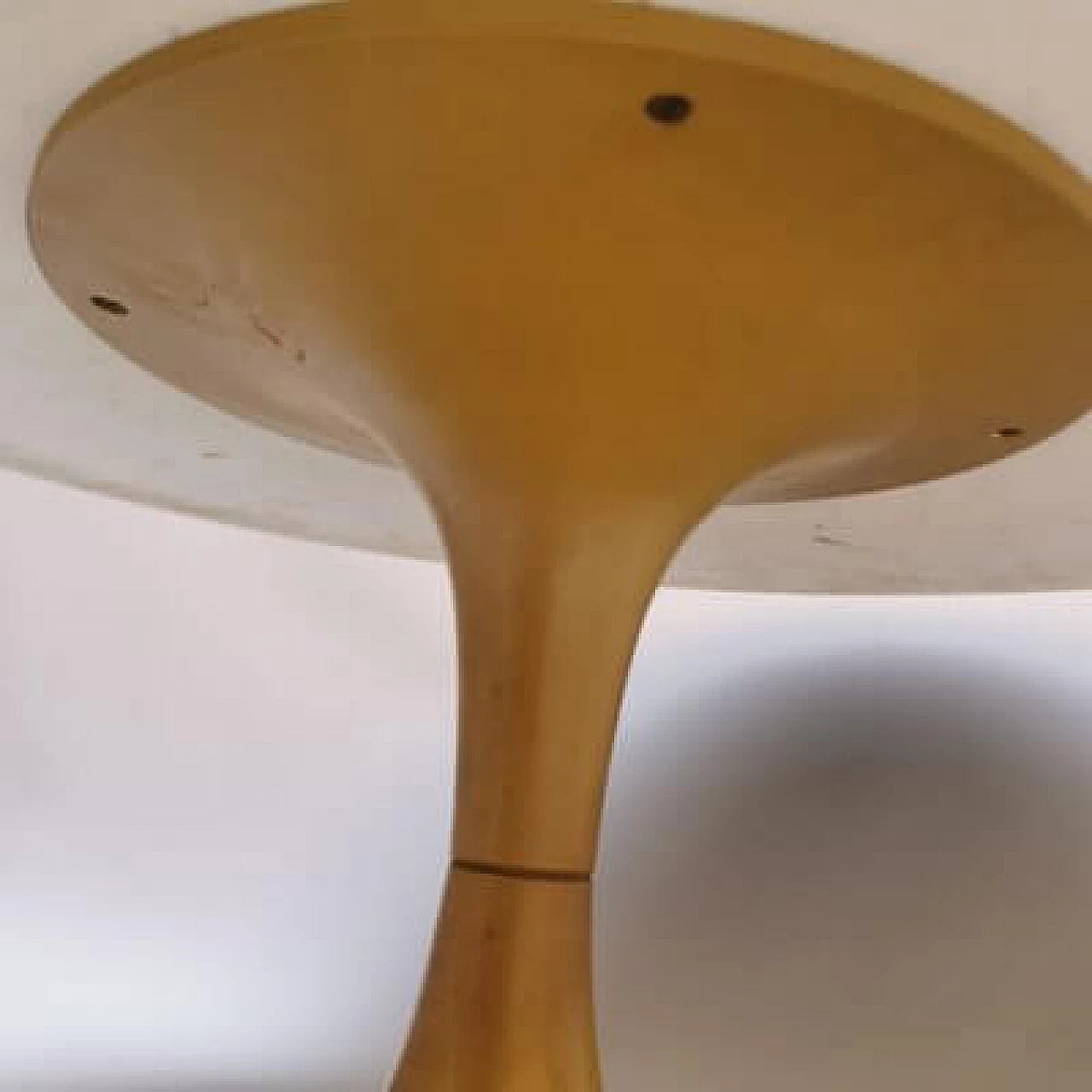 Coffee table with white Carrara marble top and metal base, 1970s 8