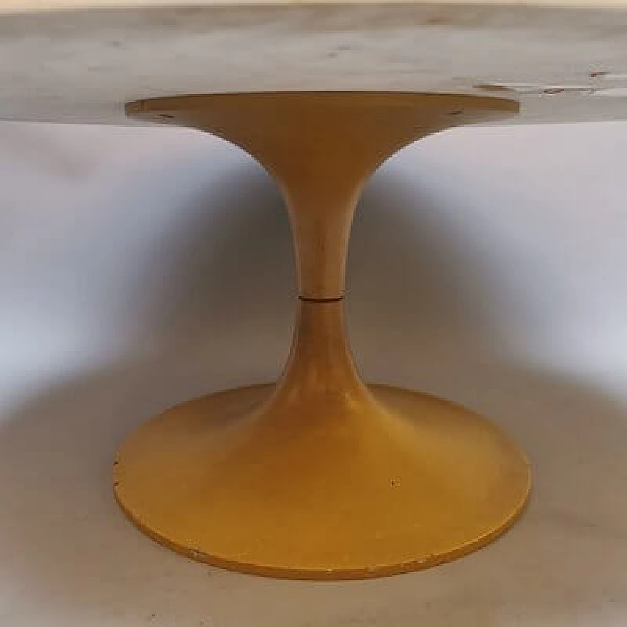 Tavolino da caffè con piano in marmo bianco di Carrara e base in metallo, anni '70 10