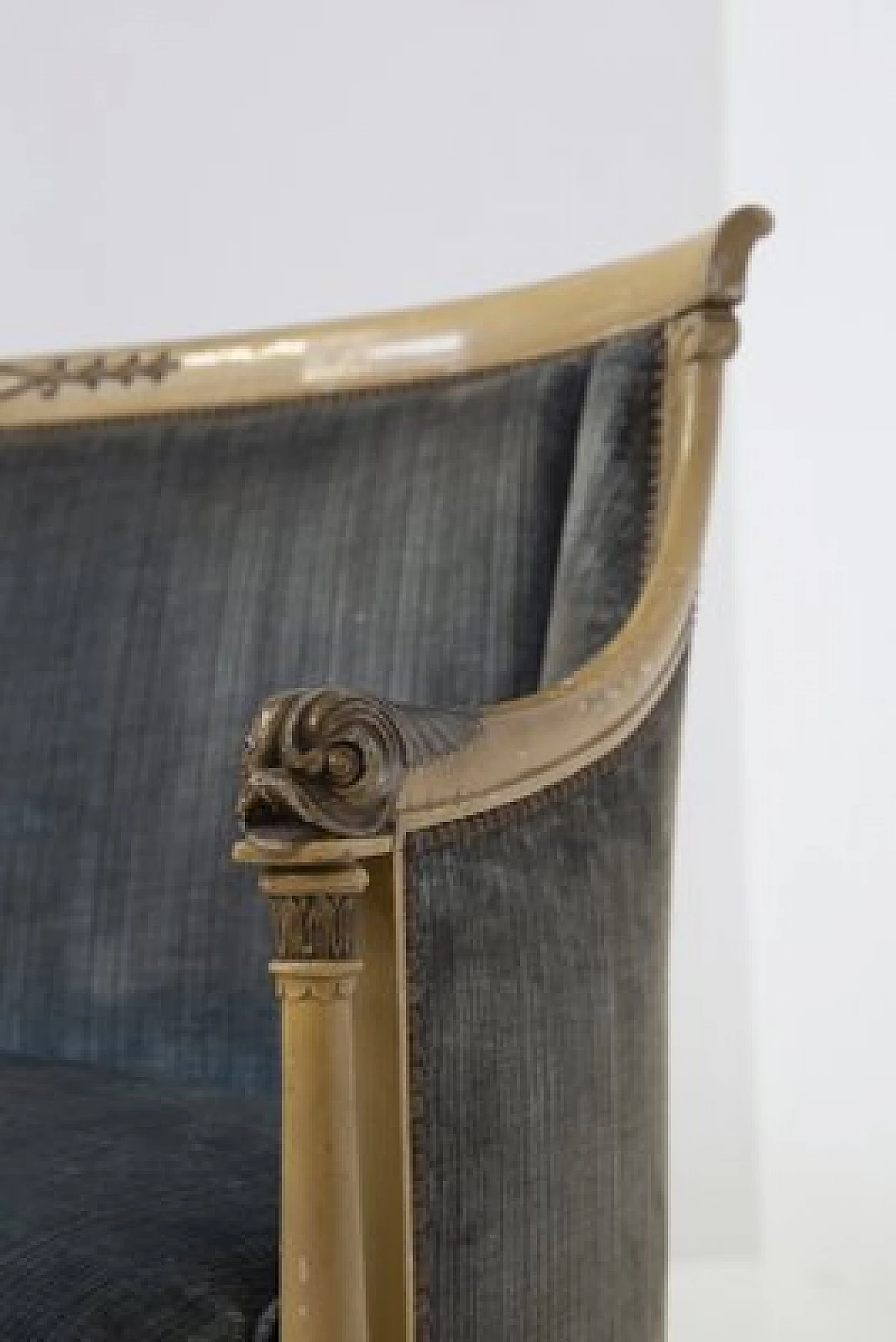 Divano in legno dorato e velluto azzurro, '800 20