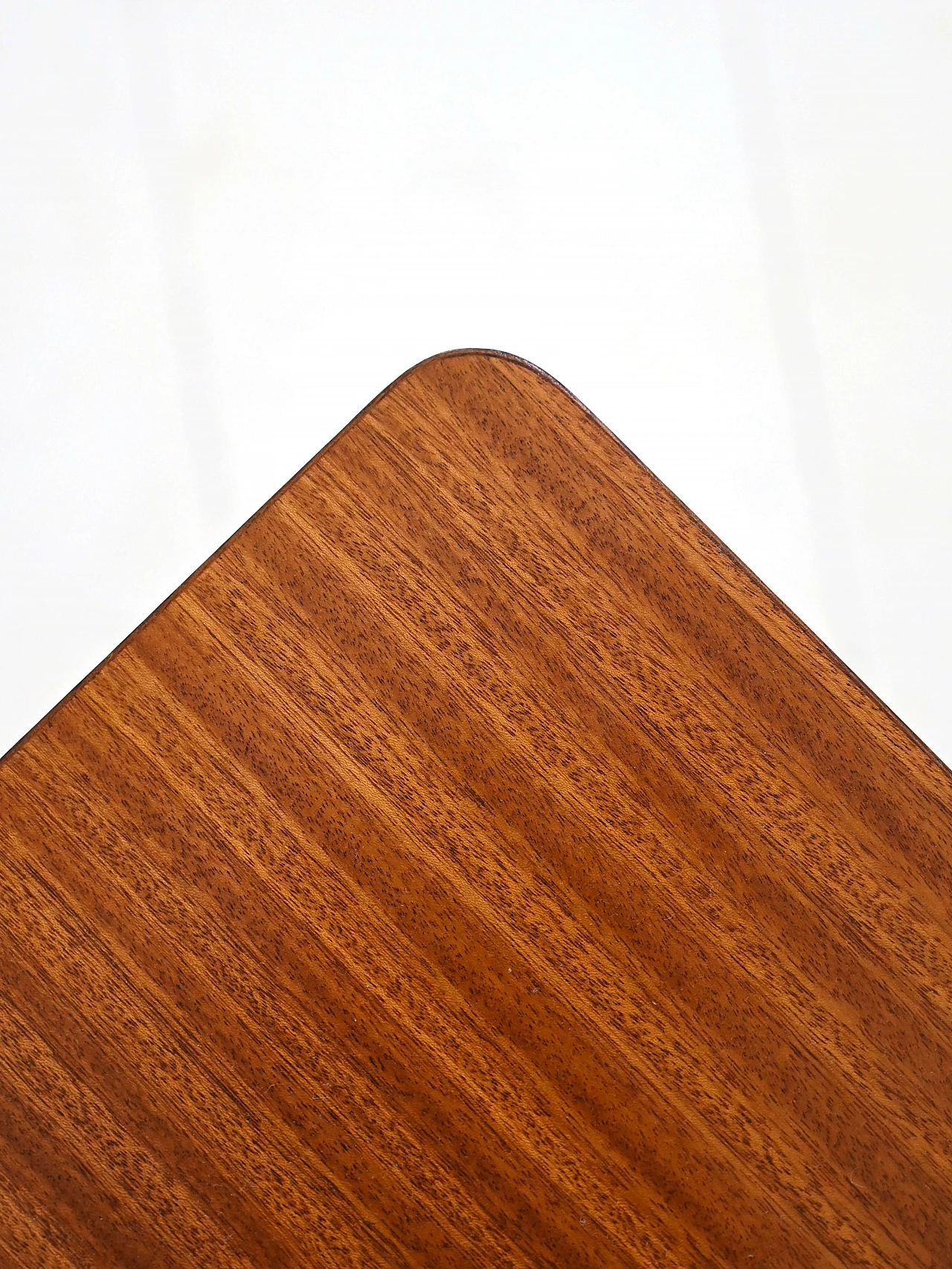 Cassettiera svedese in mogano con gambe coniche, anni '50 5