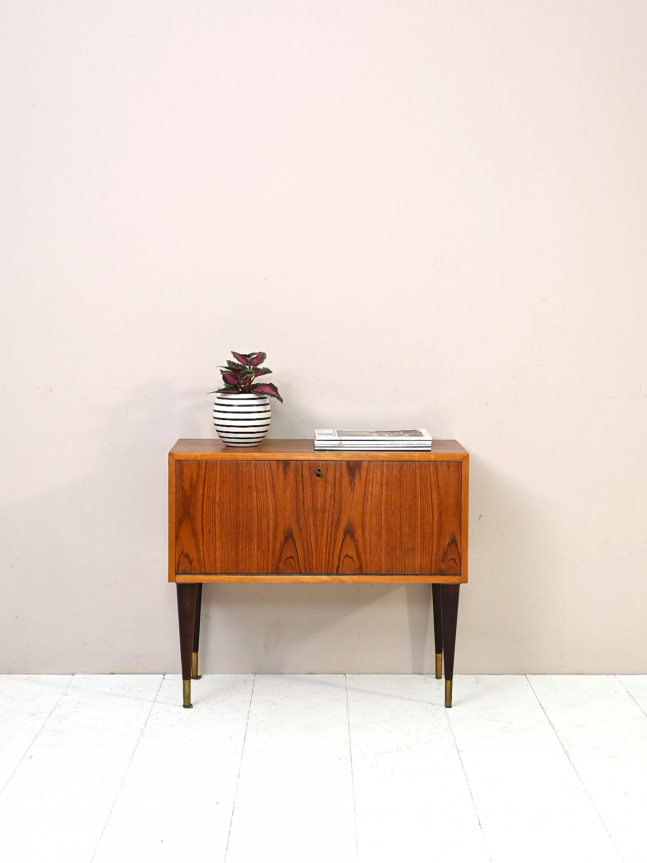 Mobiletto porta dischi in teak con ribalta, anni '60 2