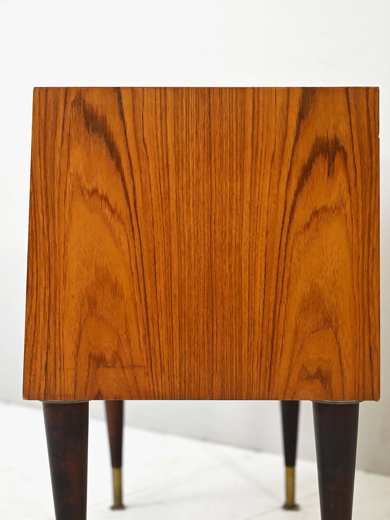 Mobiletto porta dischi in teak con ribalta, anni '60 8