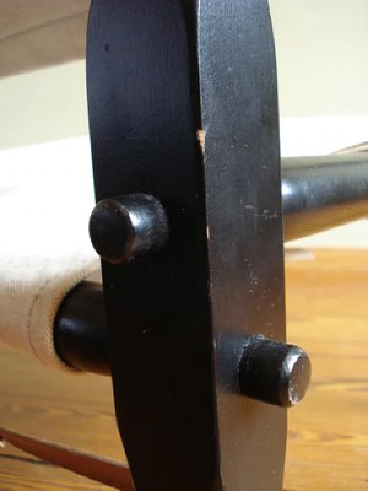 Poltrona Safari in legno scuro di Wilhelm Kienzle, anni '70 10