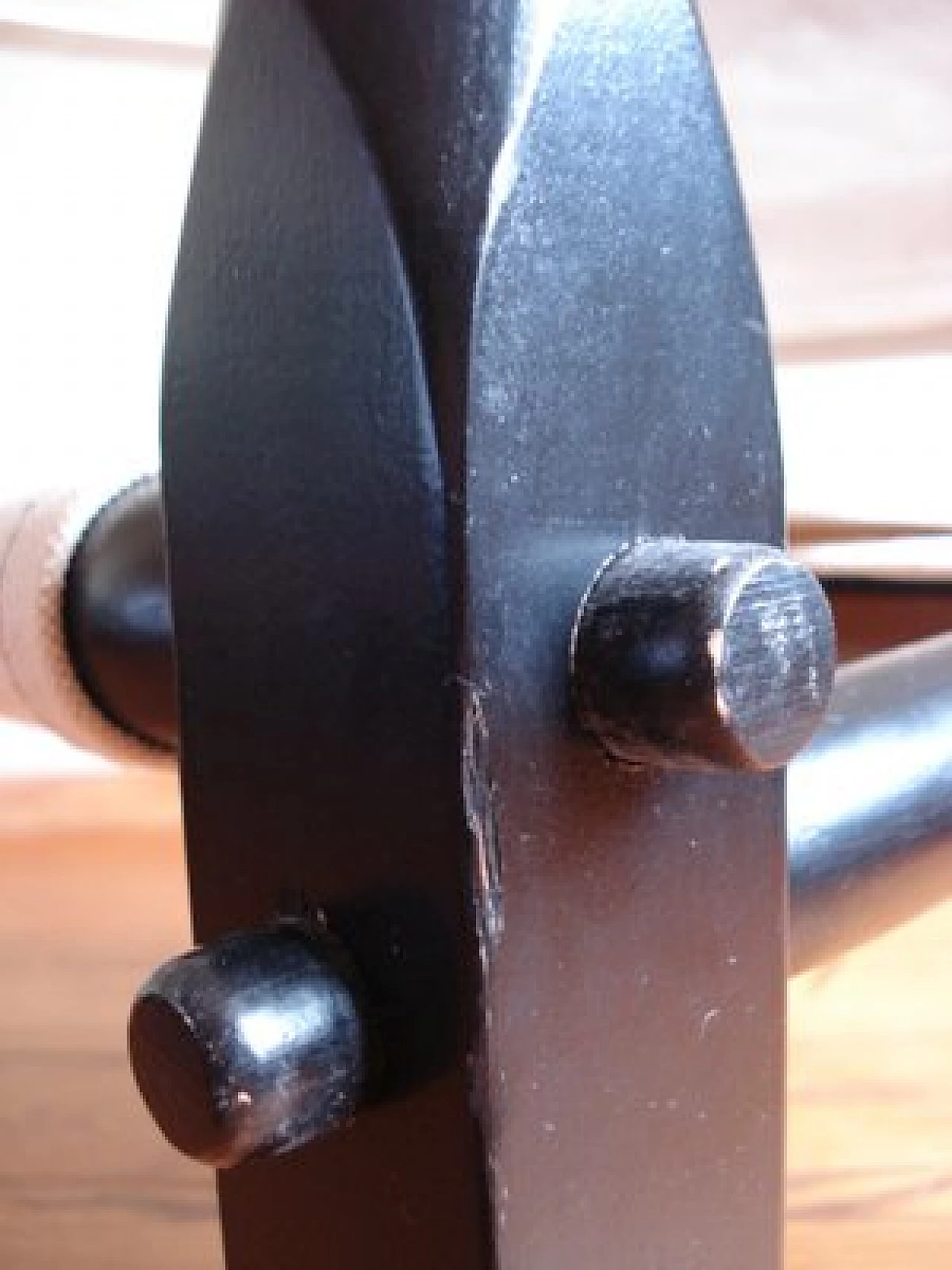 Poltrona Safari in legno scuro di Wilhelm Kienzle, anni '70 11