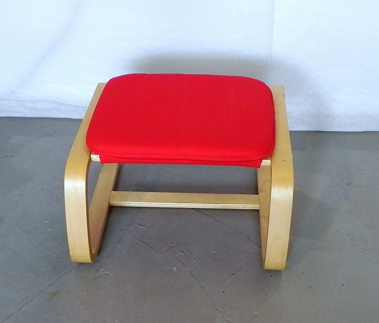 Sgabello in legno di betulla curvato con seduta imbottita 16