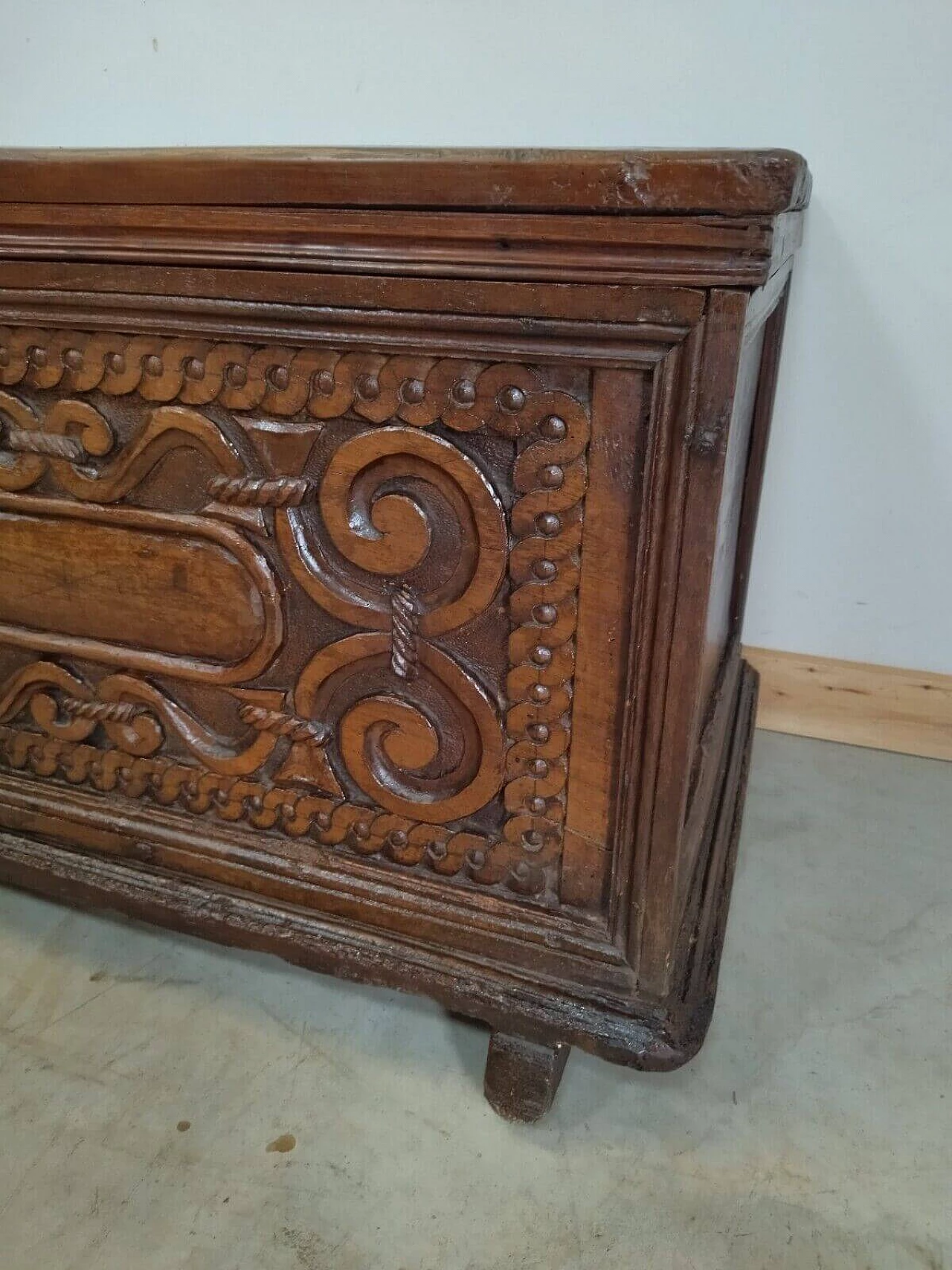 Solid walnut chest, 19th century 3
