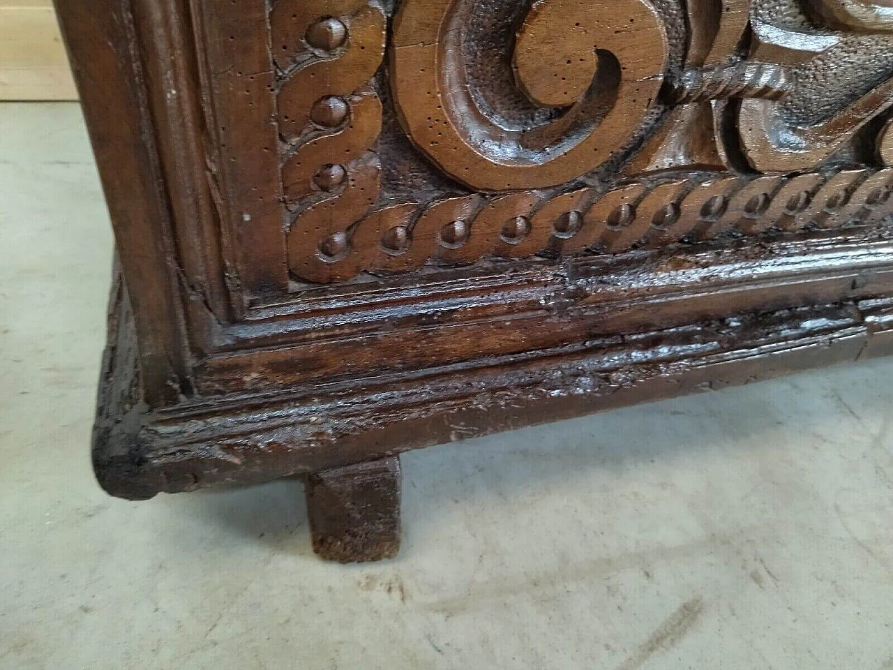 Solid walnut chest, 19th century 7