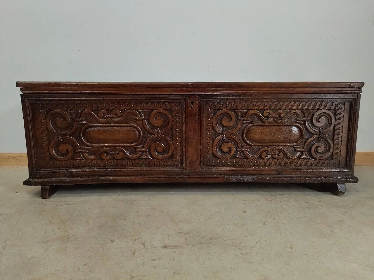 Solid walnut chest, 19th century 12