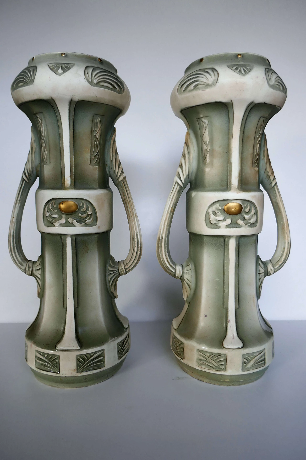 Coppia di vasi in ceramica attribuiti a Robert Hanke, inizio '900 2