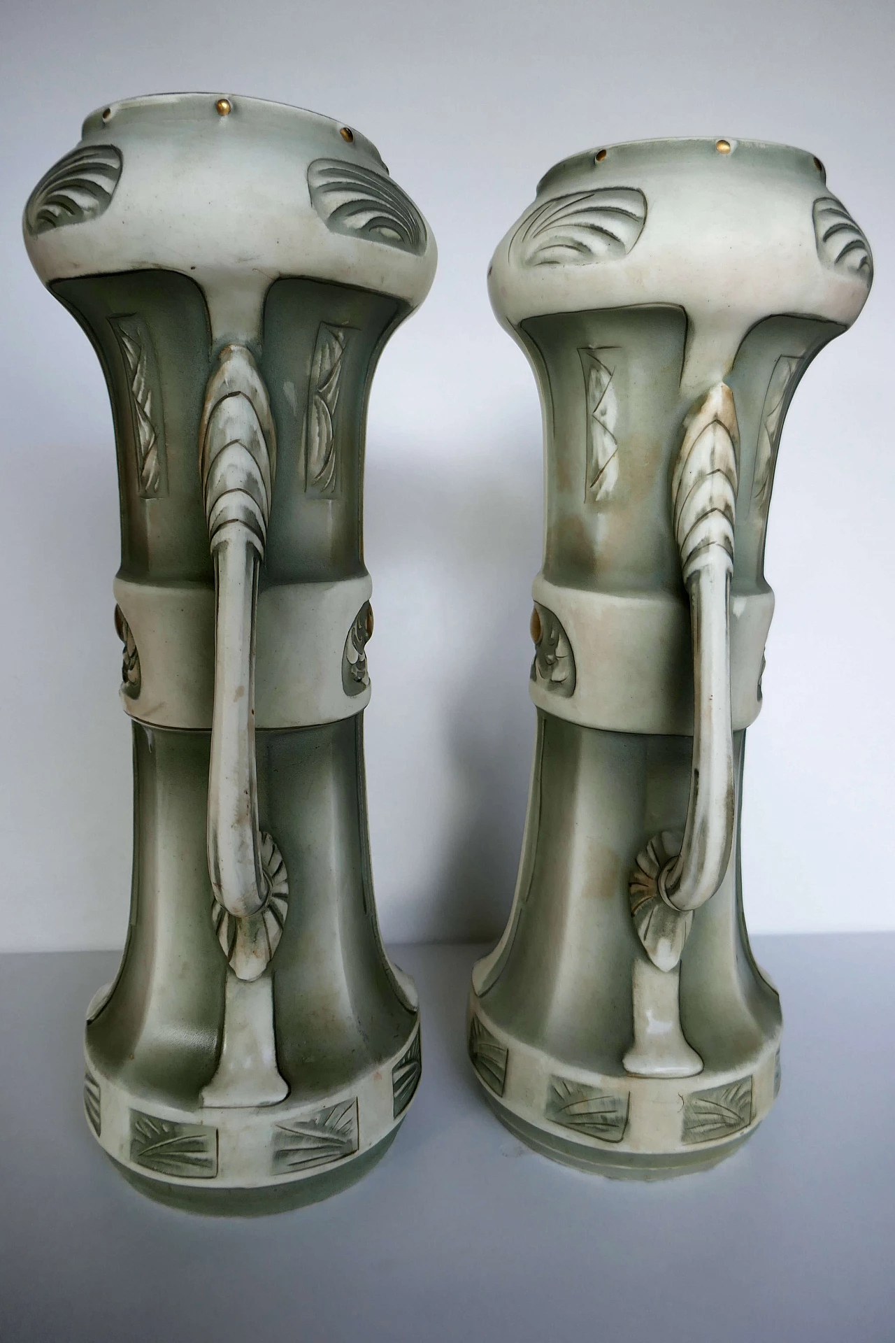 Coppia di vasi in ceramica attribuiti a Robert Hanke, inizio '900 3