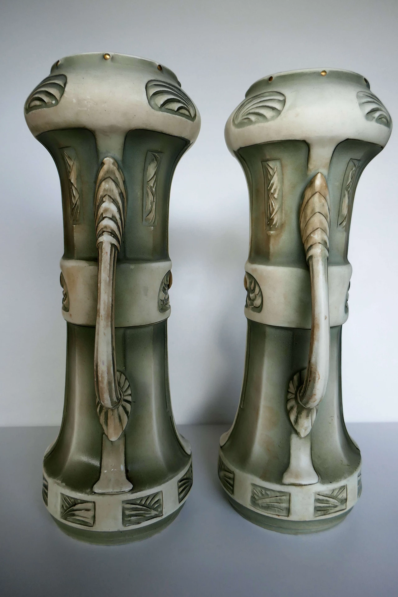 Coppia di vasi in ceramica attribuiti a Robert Hanke, inizio '900 4