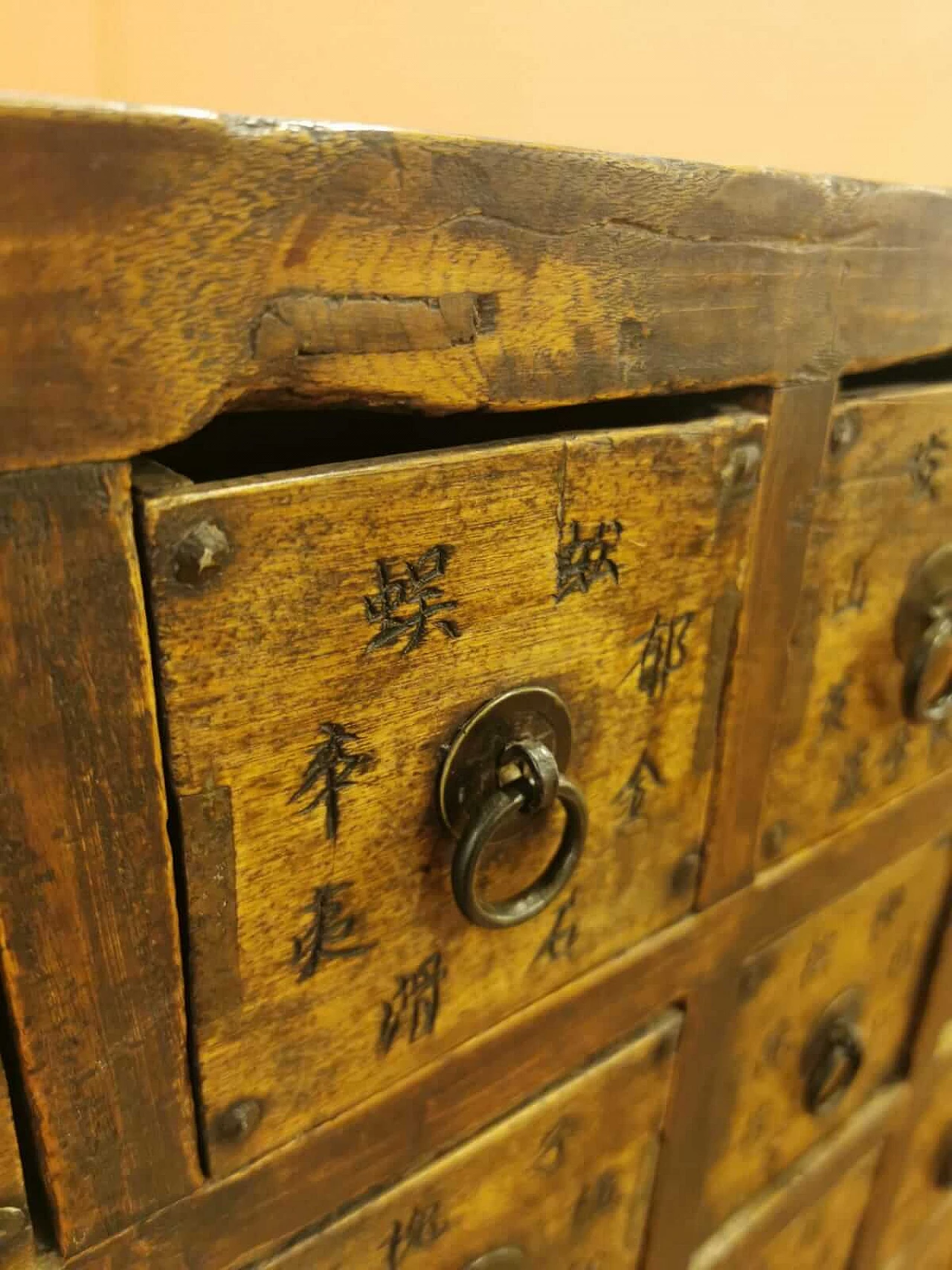 Wooden chest of drawers of Chinese origin, 19th century 3