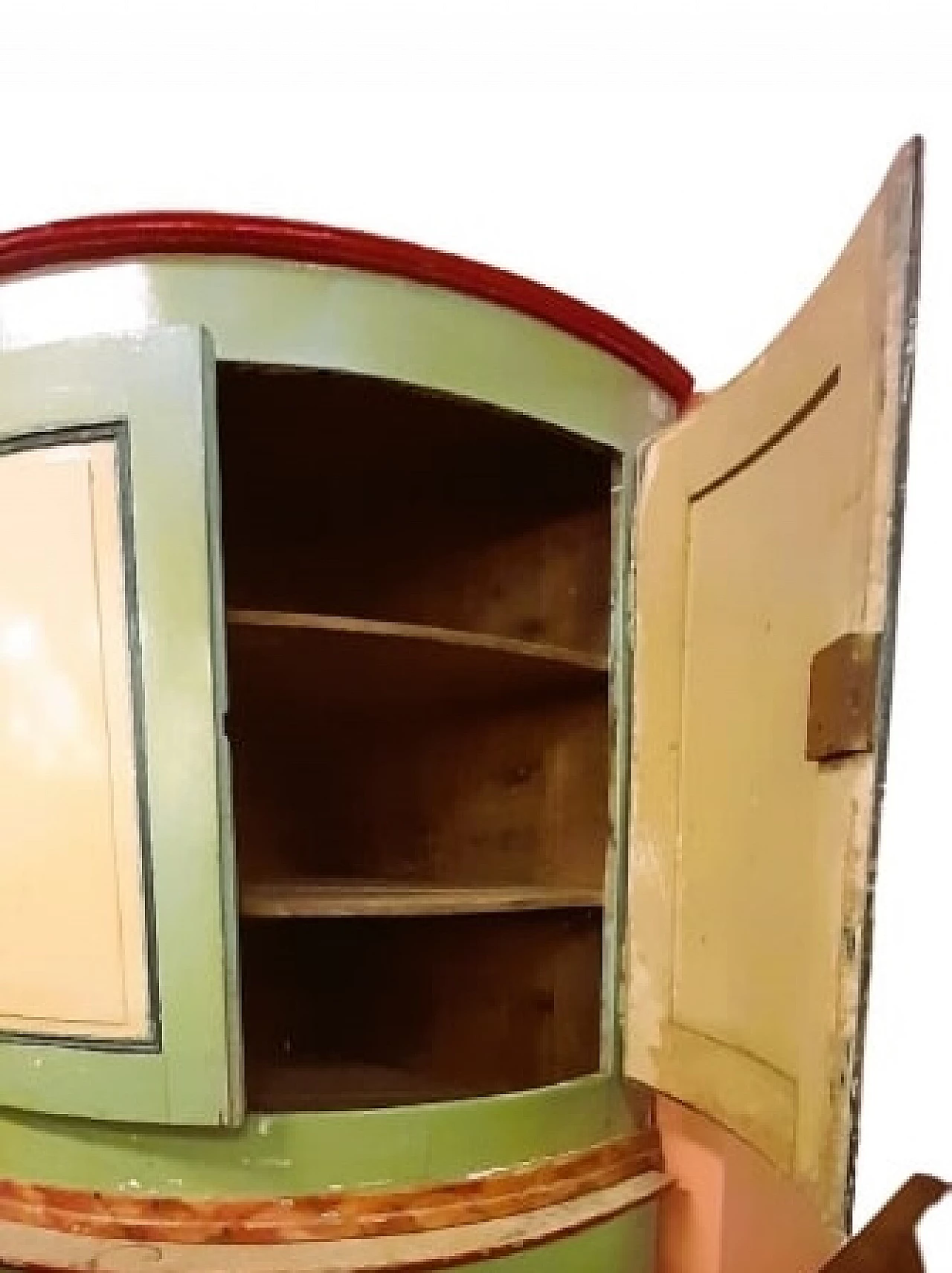 Rounded corner cabinet in lacquered spruce, first half of the 19th century 1