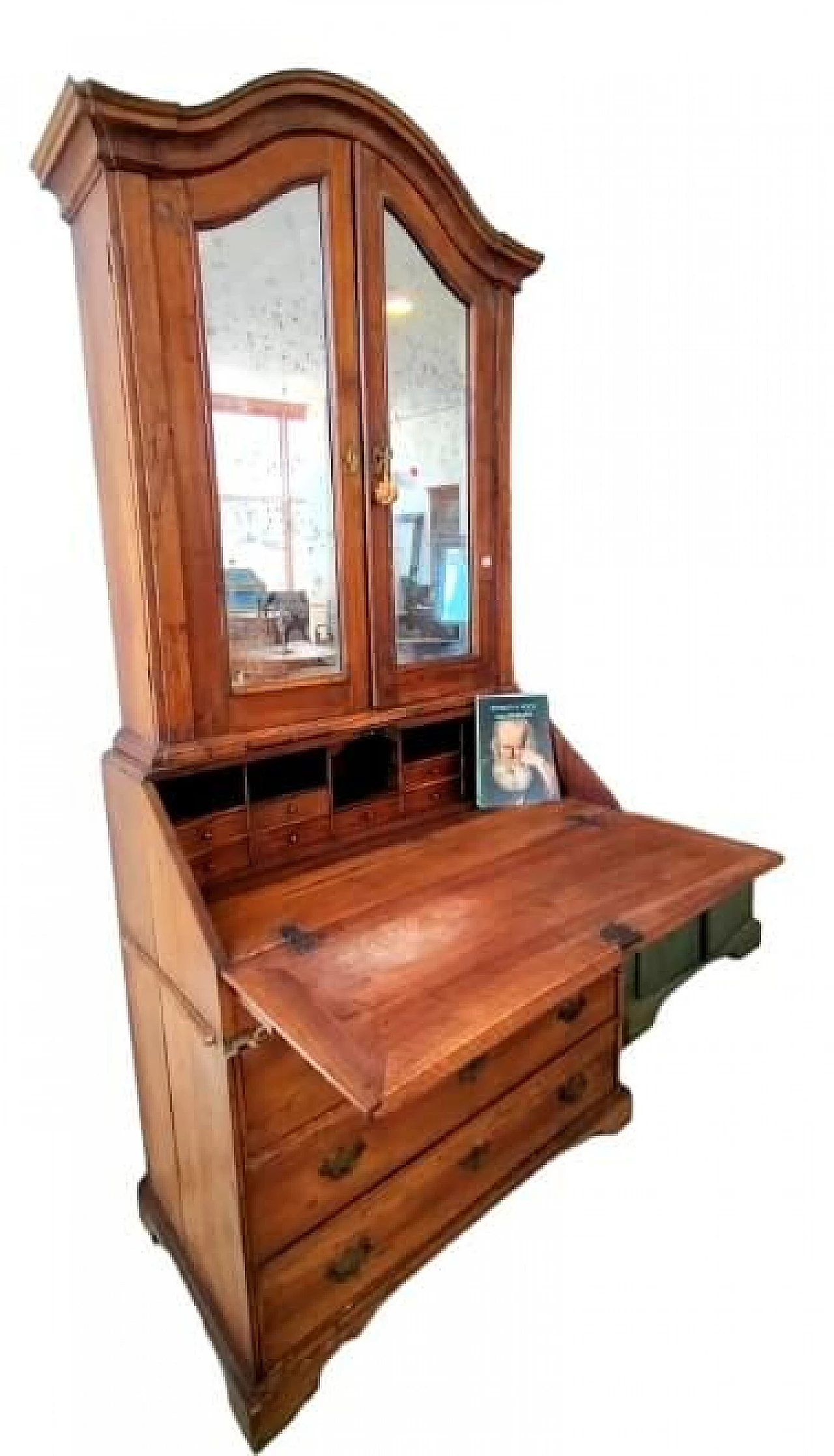 Venetian walnut trumeau with glass doors, first half of the 18th century 7