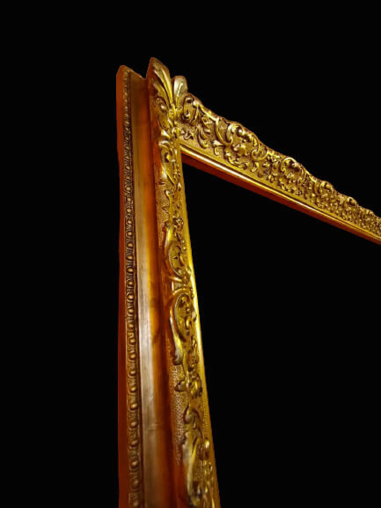 Neo-Renaissance style carved and gilded wood frame, 19th century 2