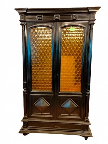Vetrina Umbertina in legno laccato con ante in vetro ambrato, fine '800