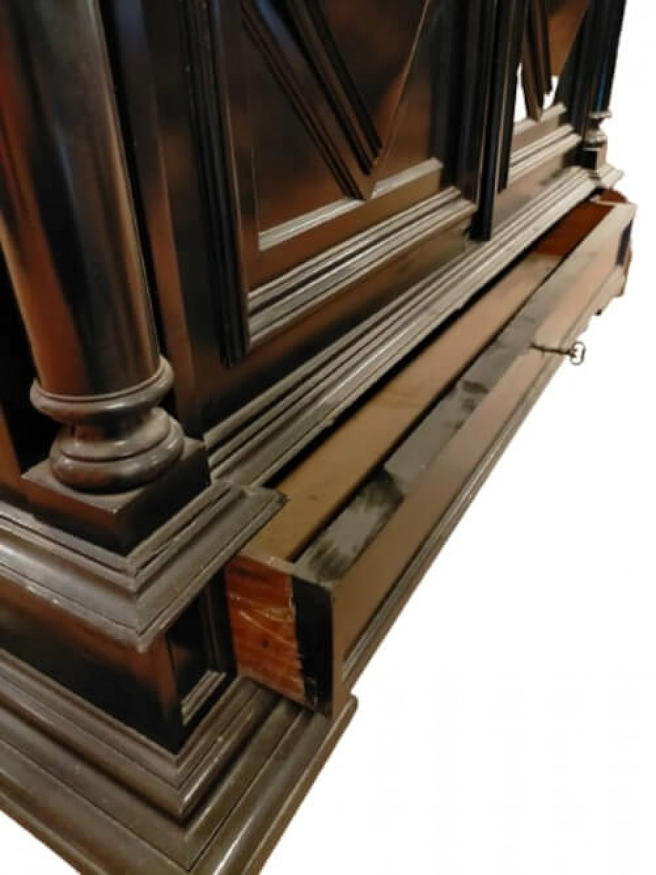 Vetrina Umbertina in legno laccato con ante in vetro ambrato, fine '800 4