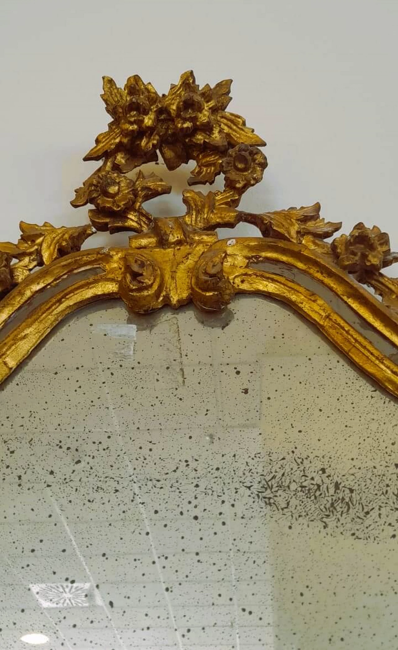 Specchio Napoleone III con cornice in legno intagliato e dorato, fine '800 2