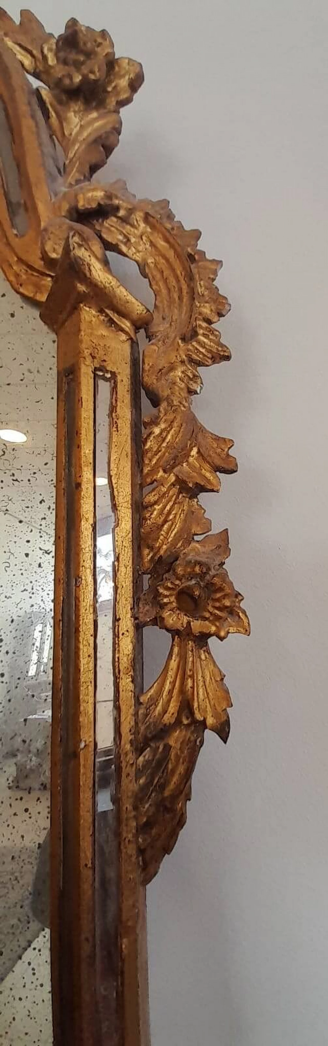 Specchio Napoleone III con cornice in legno intagliato e dorato, fine '800 3