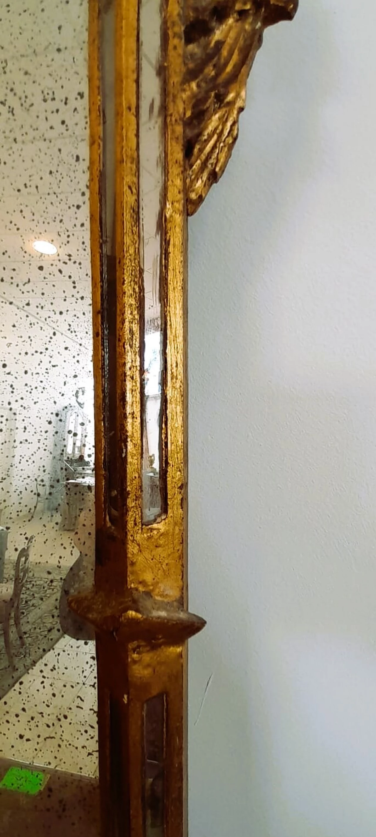 Specchio Napoleone III con cornice in legno intagliato e dorato, fine '800 4