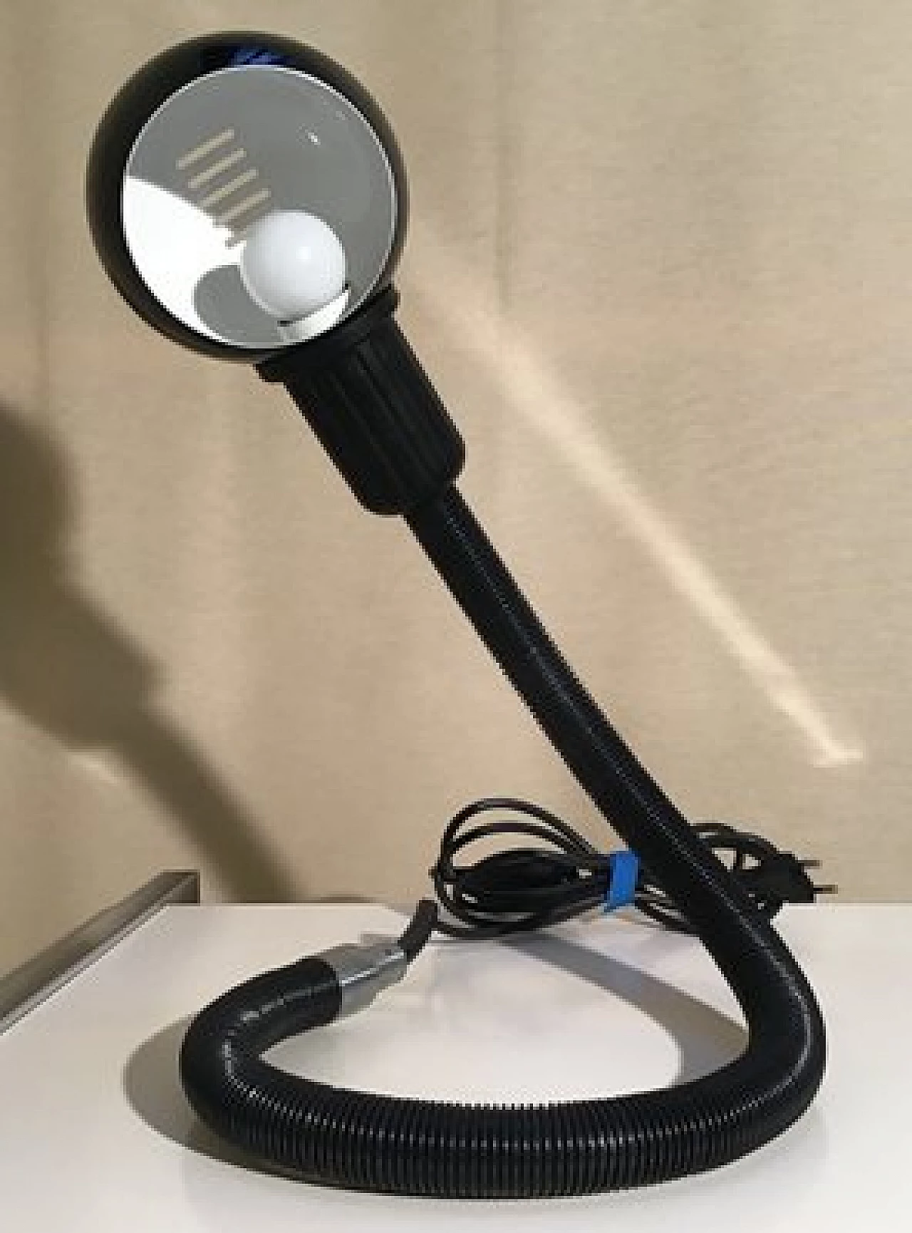 Large black Hebi table lamp by Isao Hosoe for Valenti Luce, 1969 2