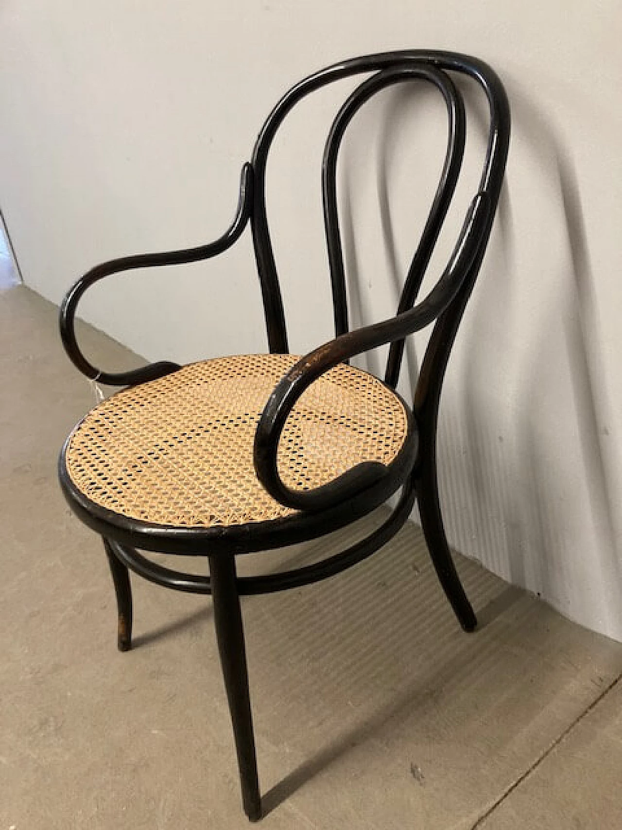 Poltrona in faggio curvato con seduta in paglia di Vienna per Thonet, anni '40 3