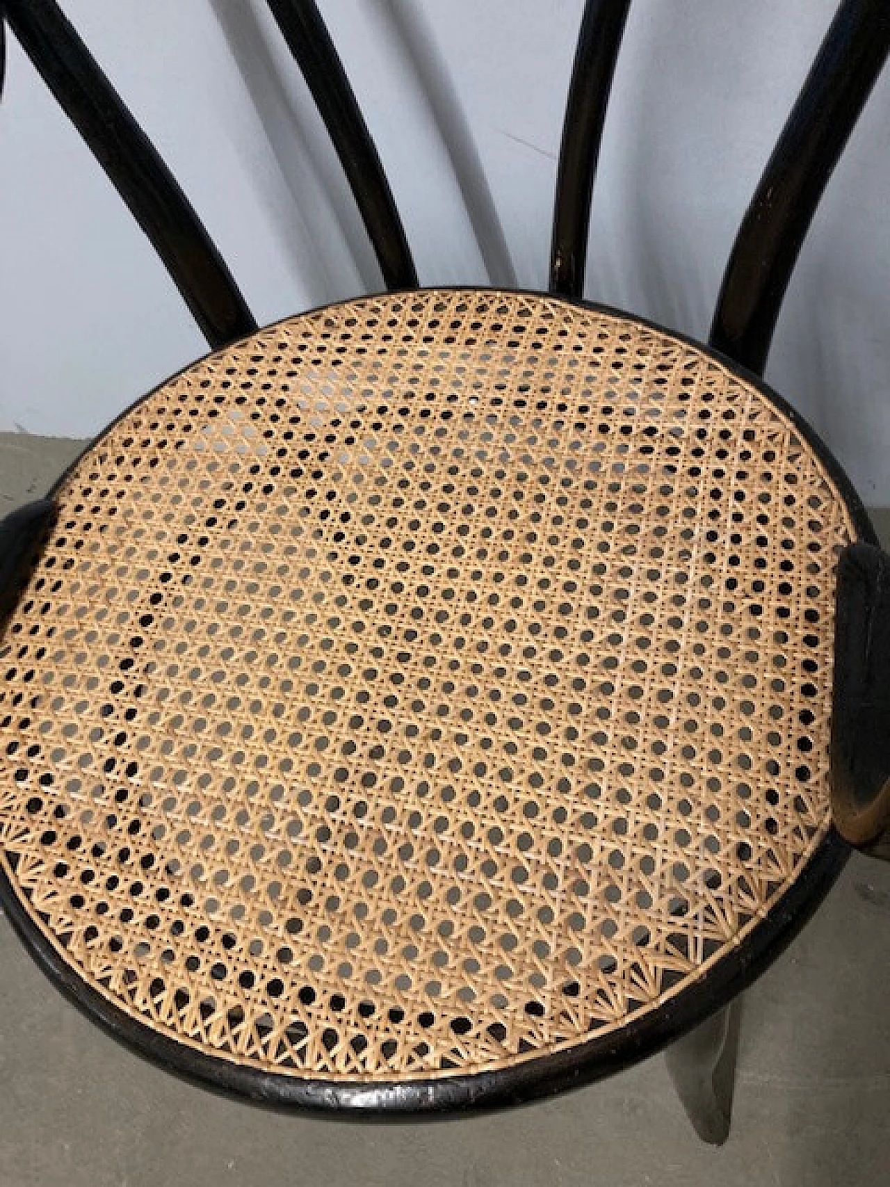 Poltrona in faggio curvato con seduta in paglia di Vienna per Thonet, anni '40 4