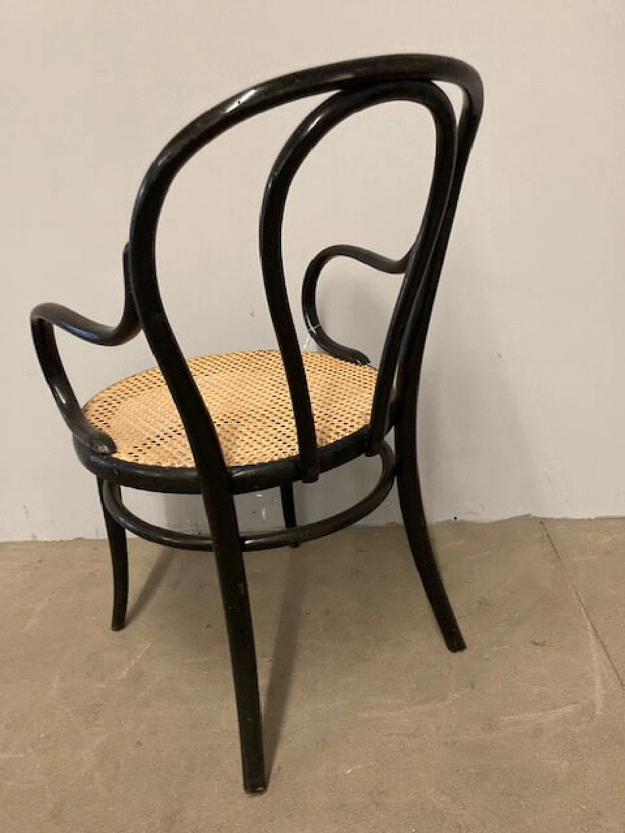 Poltrona in faggio curvato con seduta in paglia di Vienna per Thonet, anni '40 7