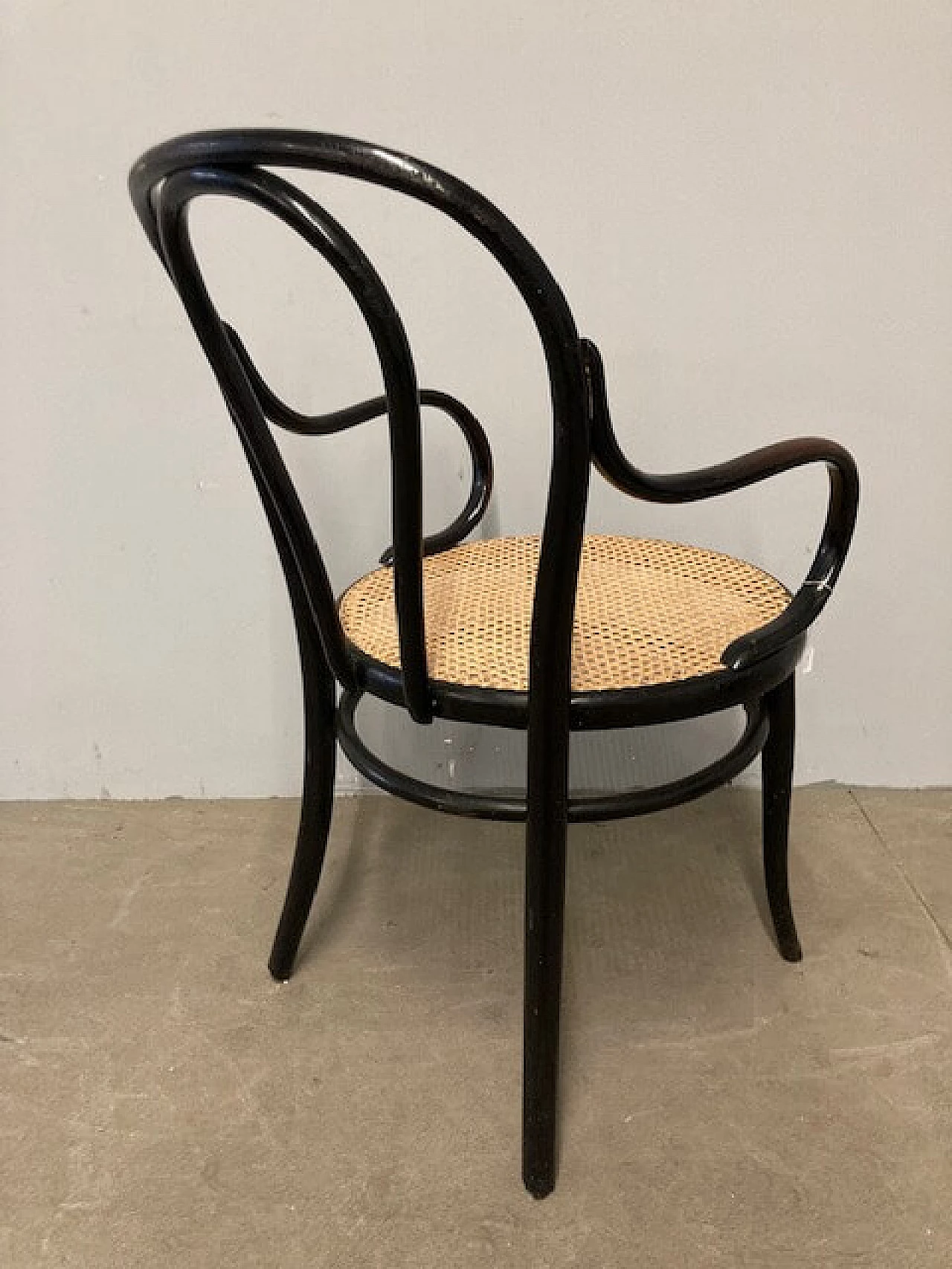 Poltrona in faggio curvato con seduta in paglia di Vienna per Thonet, anni '40 8