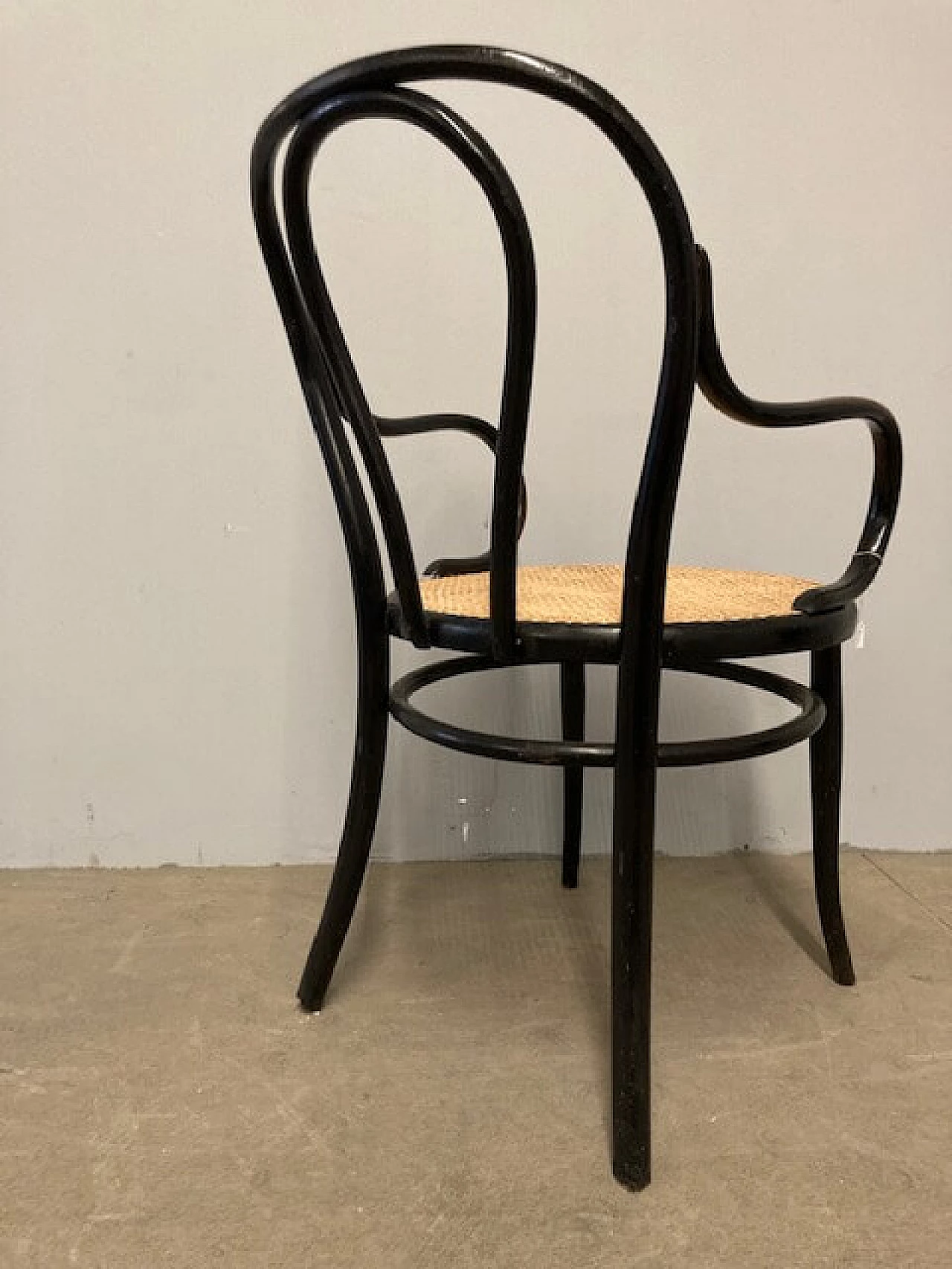 Poltrona in faggio curvato con seduta in paglia di Vienna per Thonet, anni '40 9