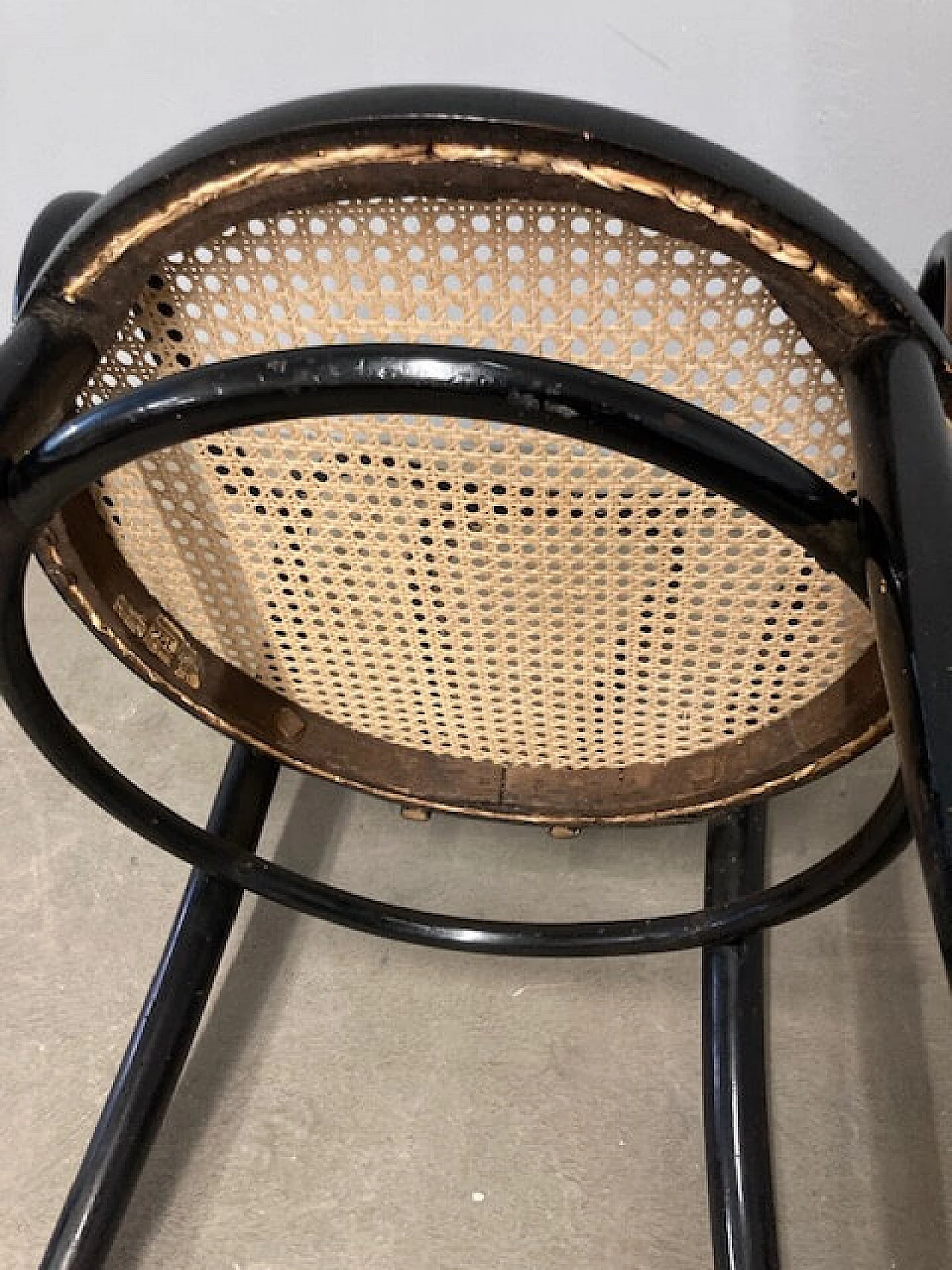 Poltrona in faggio curvato con seduta in paglia di Vienna per Thonet, anni '40 10