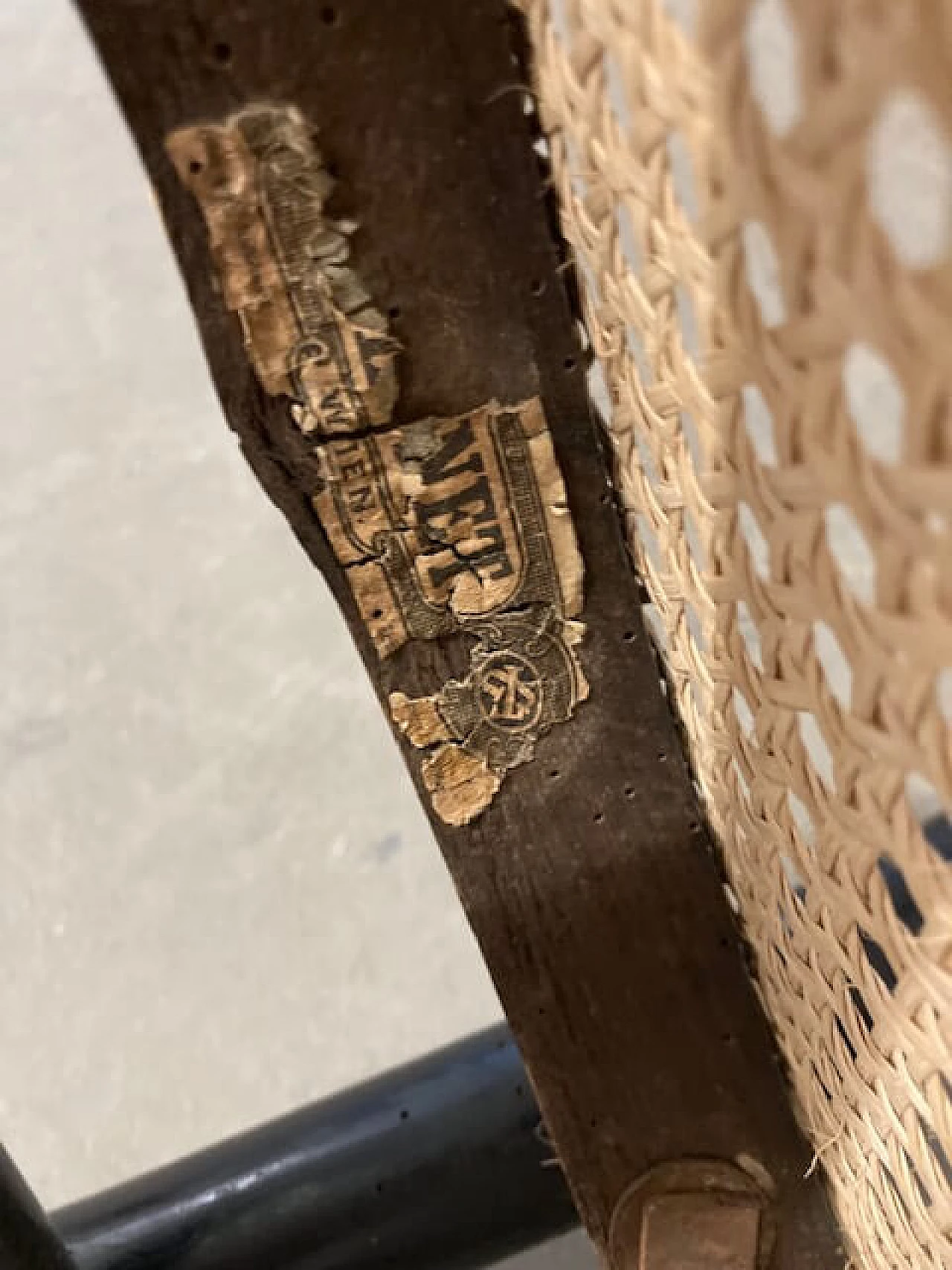 Poltrona in faggio curvato con seduta in paglia di Vienna per Thonet, anni '40 11