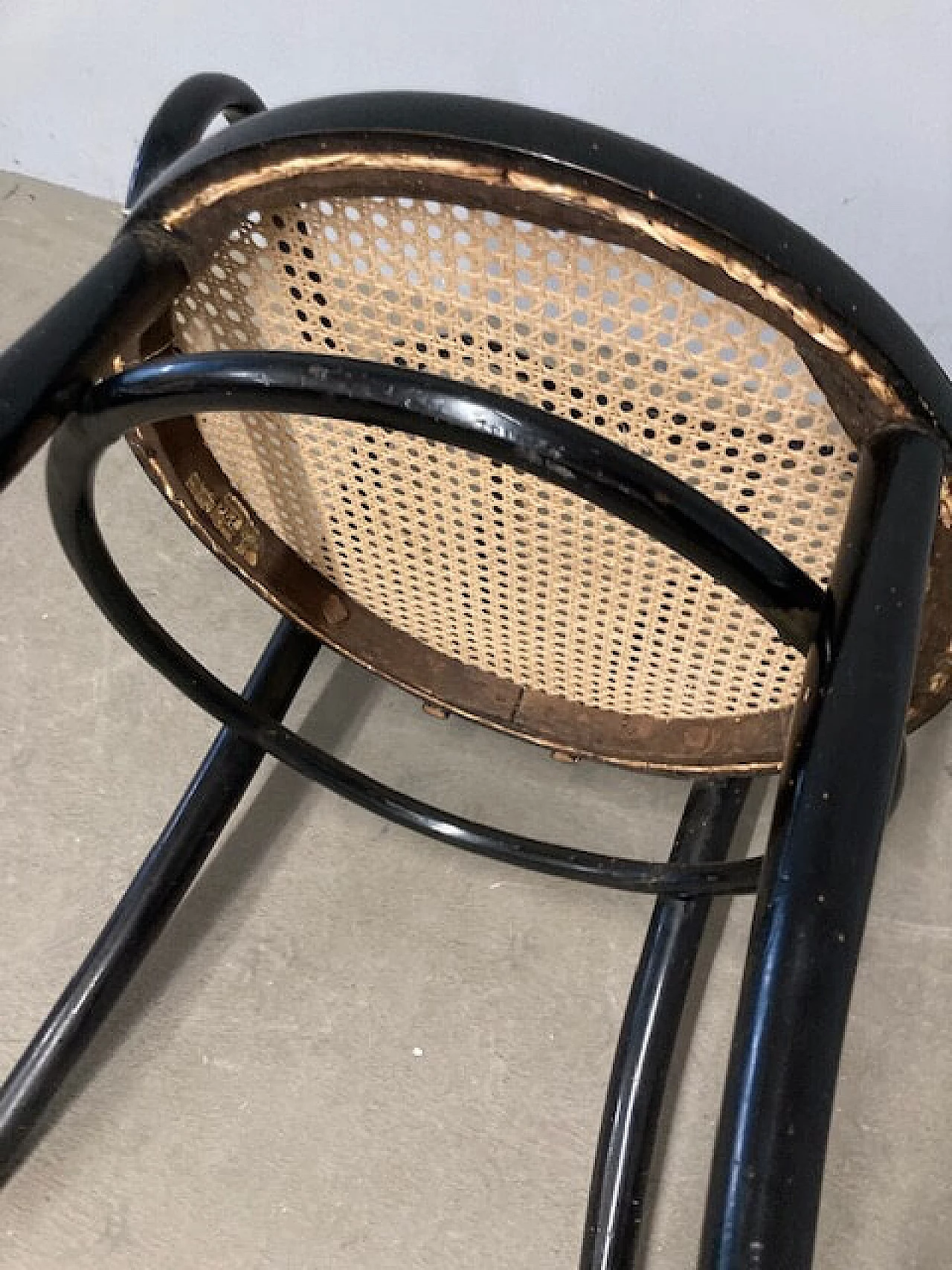 Poltrona in faggio curvato con seduta in paglia di Vienna per Thonet, anni '40 12