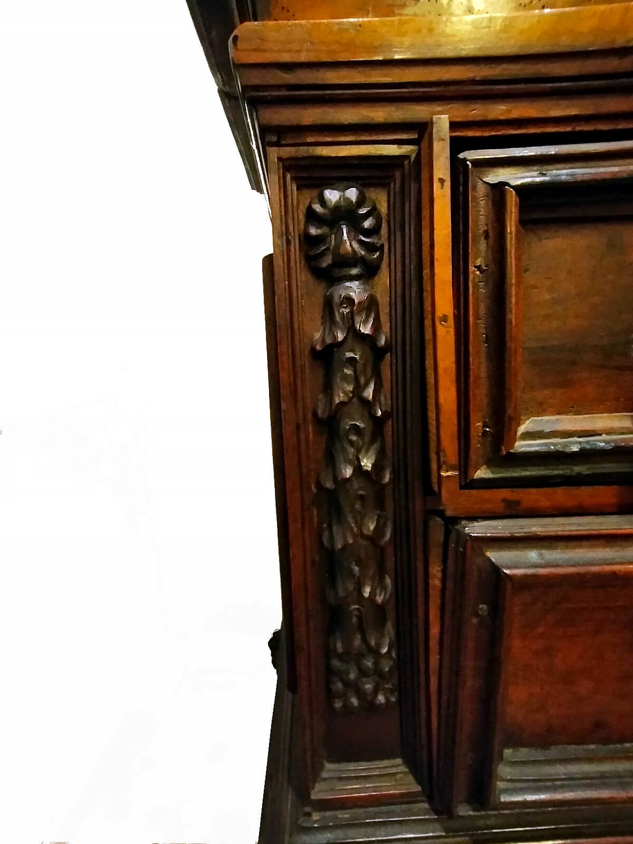 Walnut two-drawer chest of drawers with opening top, 17th century 5
