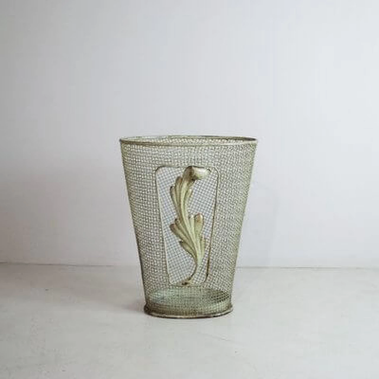 Grid-worked metal umbrella stand with leaf, 1950s 1