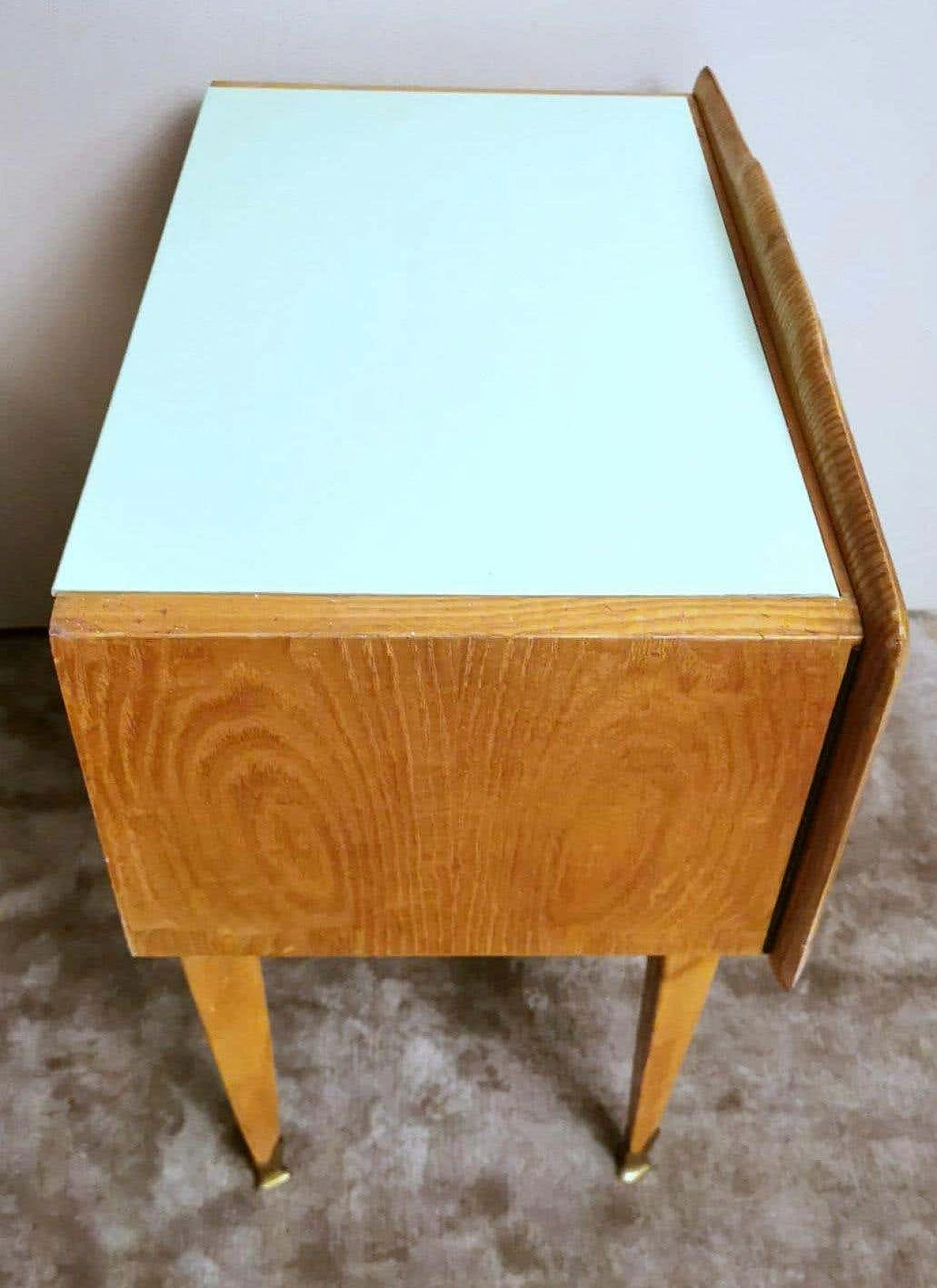 Coppia di comodini attribuiti a Ico Parisi con piano in pasta di vetro, anni '50 7