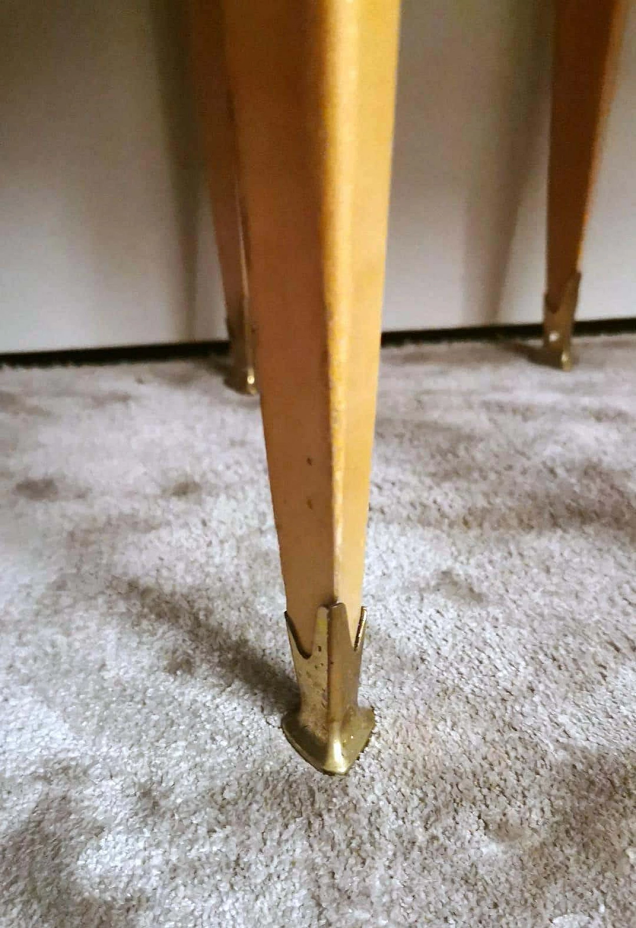 Coppia di comodini attribuiti a Ico Parisi con piano in pasta di vetro, anni '50 12