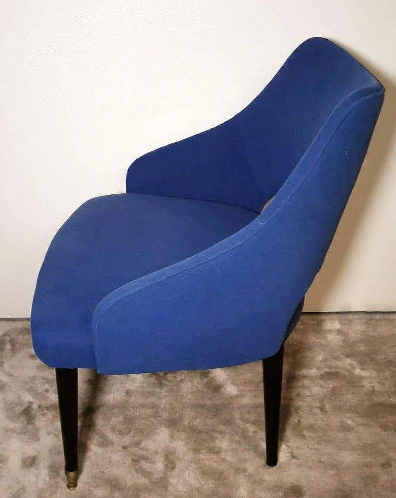 Coppia di poltrone in alcantara blu nello stile di Guglielmo Ulrich, anni '50 7