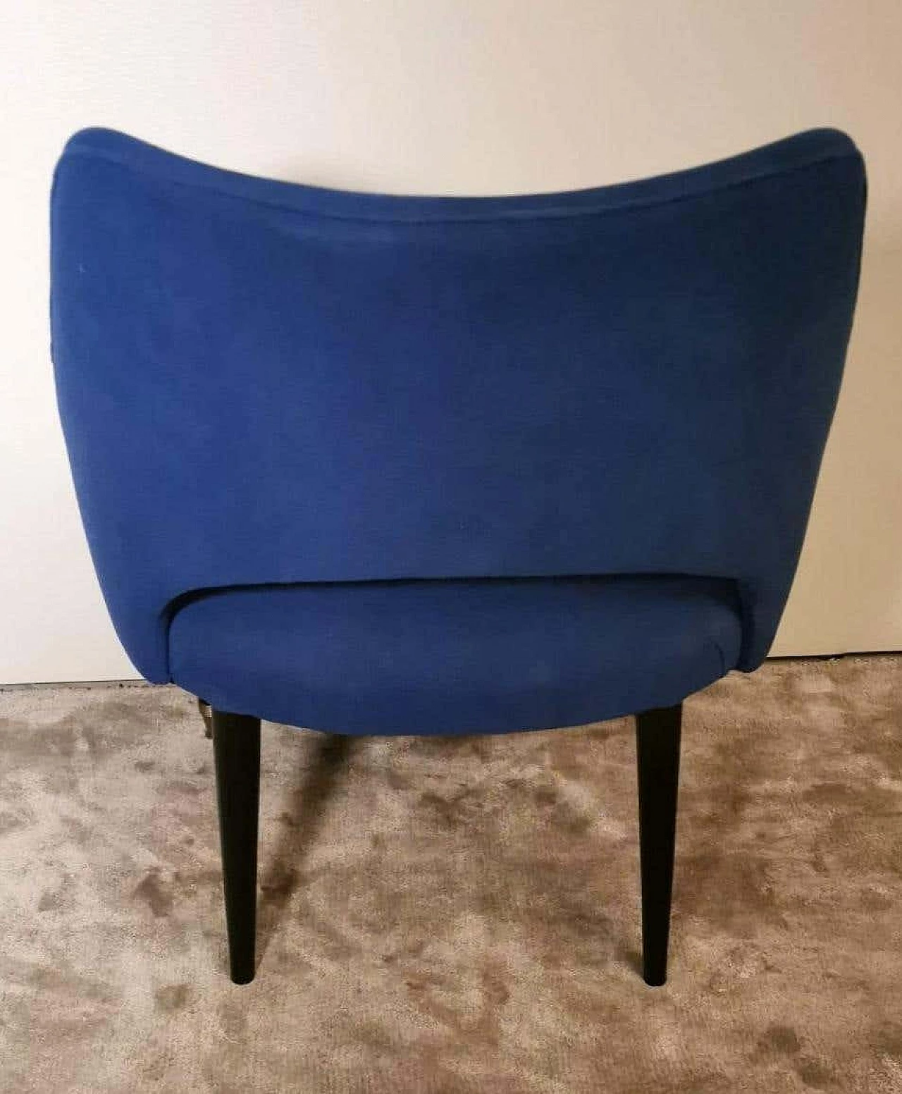 Coppia di poltrone in alcantara blu nello stile di Guglielmo Ulrich, anni '50 9