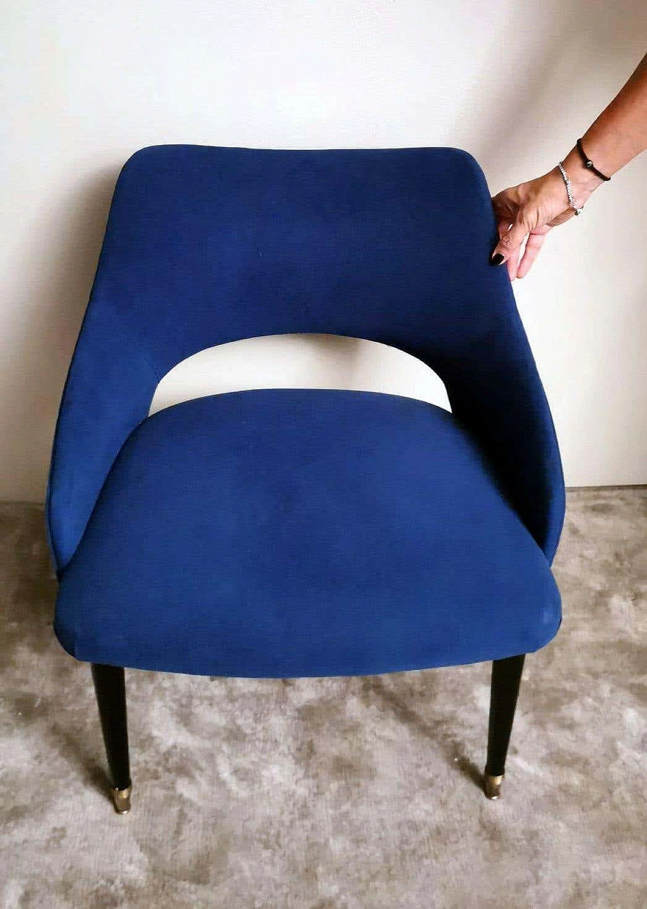 Coppia di poltrone in alcantara blu nello stile di Guglielmo Ulrich, anni '50 15