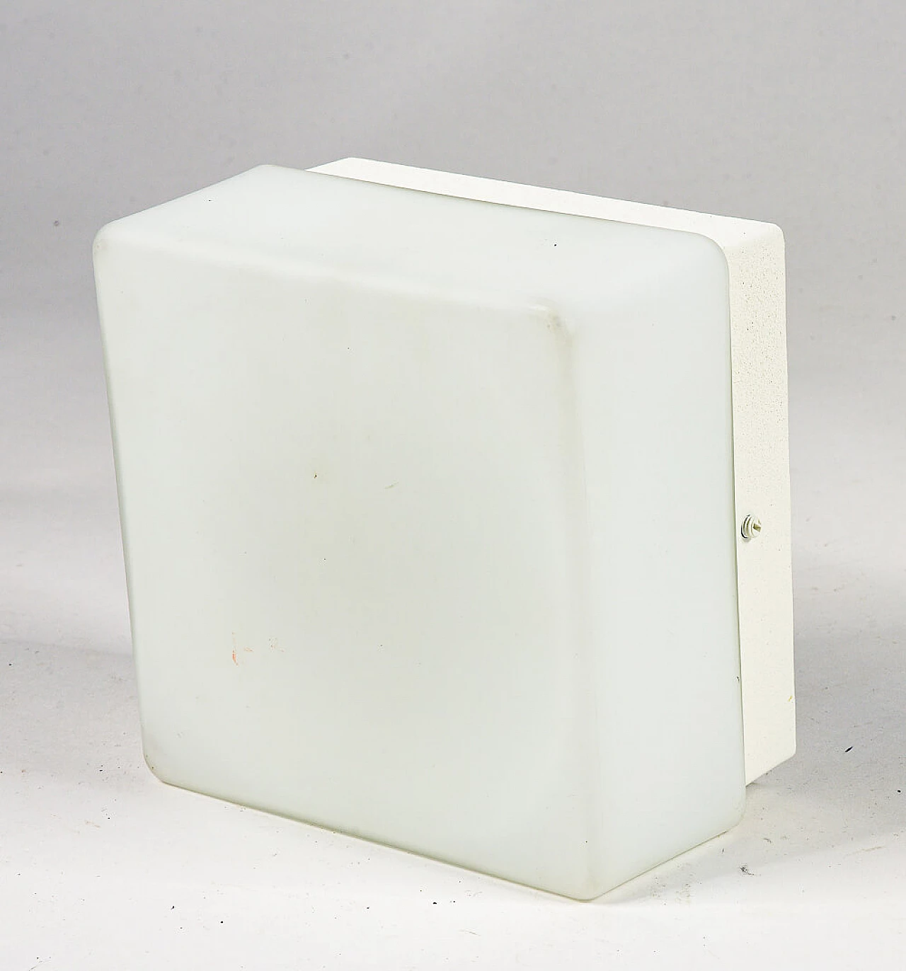 White 5602 sconce by iGuzzini 6