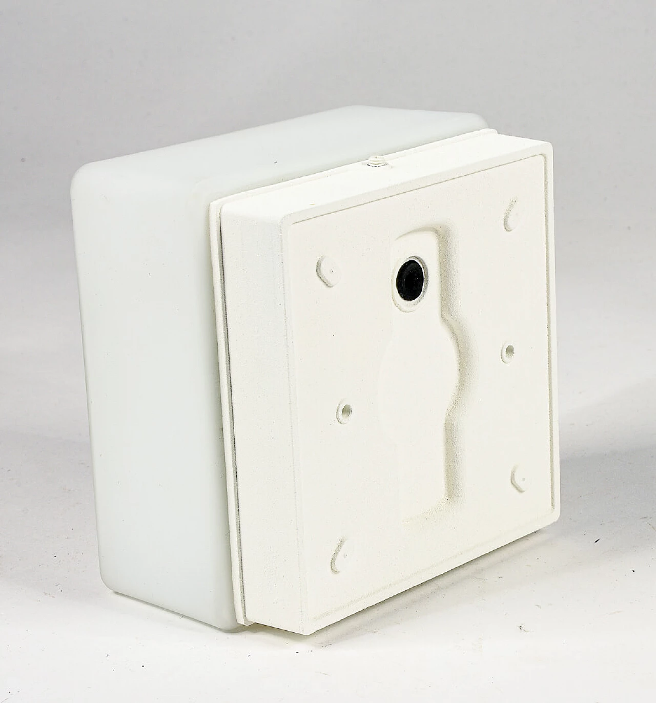 White 5602 sconce by iGuzzini 7