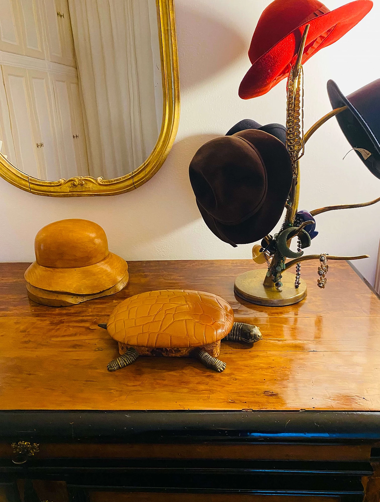 Tortoise-shaped leather and bronze jewellery box, 1950s 18