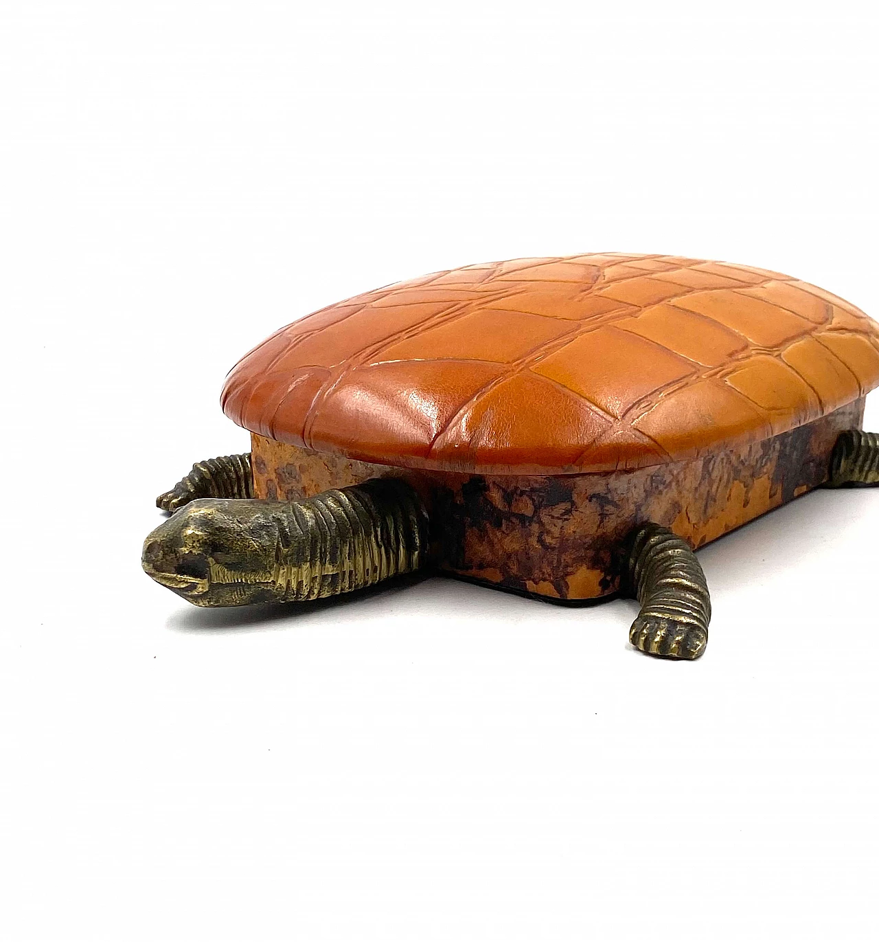 Portagioie a forma di tartaruga in pelle e bronzo, anni '50 30