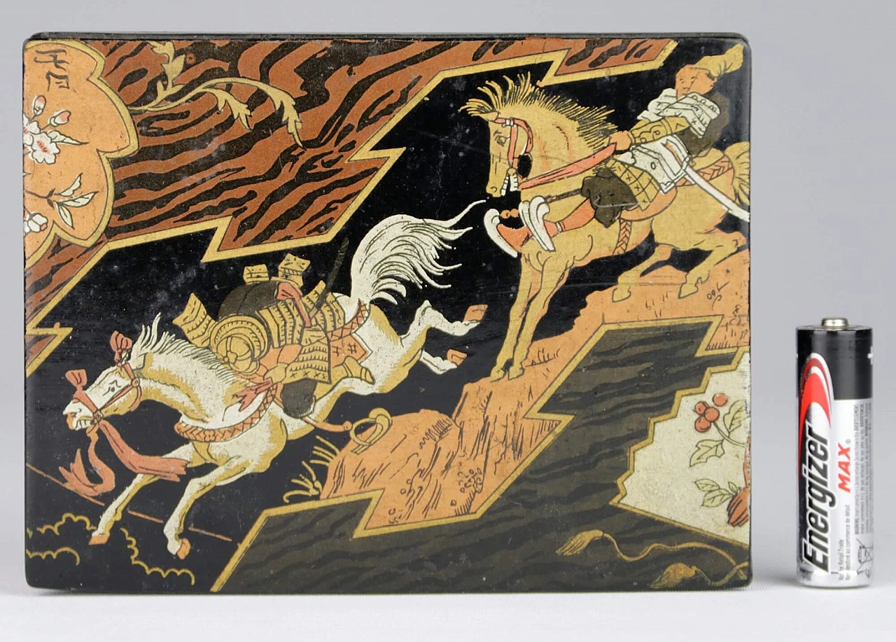 Coppia di scatole in cartapesta laccata Pont à Mousson con samurai e geishe, '800 14
