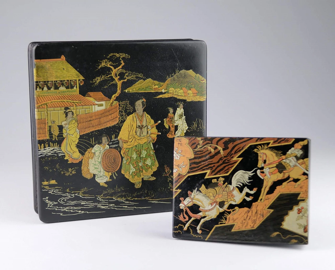 Coppia di scatole in cartapesta laccata Pont à Mousson con samurai e geishe, '800 20