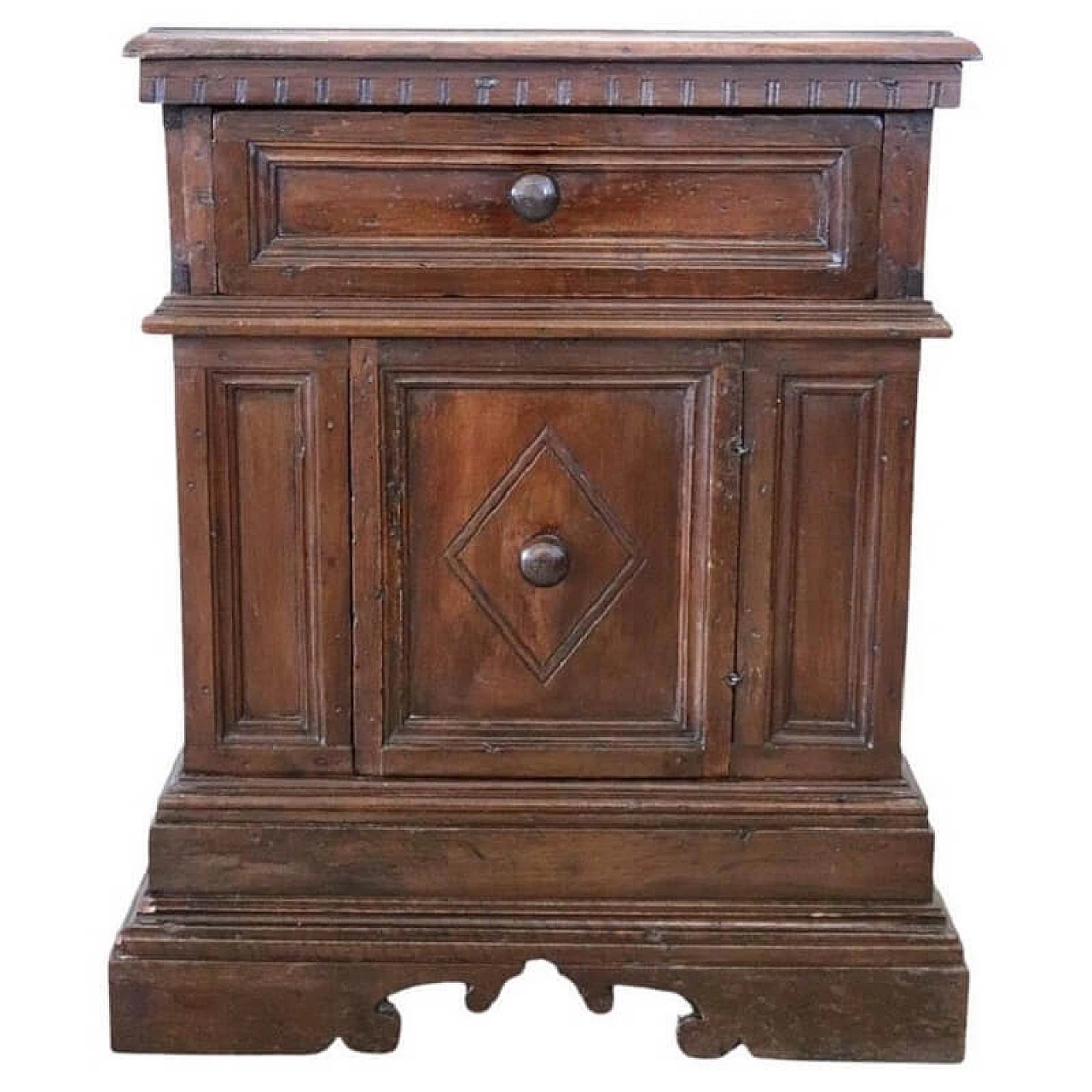 Comodino in legno di noce massello intagliato con cassetto, fine '600 1