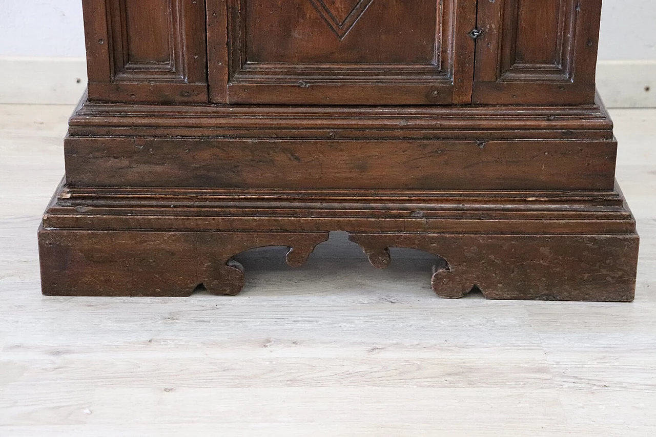 Solid carved walnut bedside table with drawer, late 17th century 4